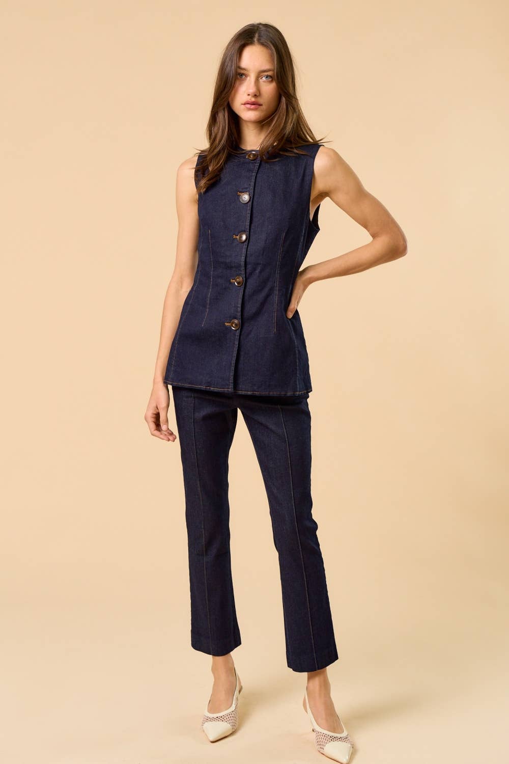 ILT6277 Denim Sleeveless Button-Down Top