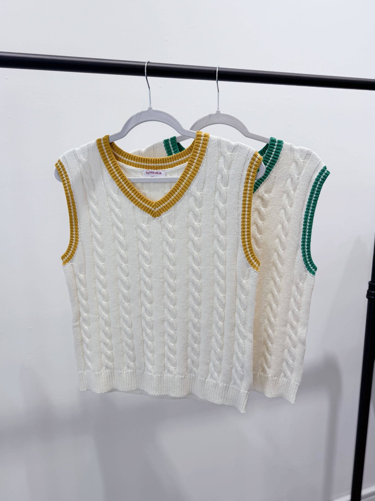 BMW7708 - KNITTED SWEATER VEST