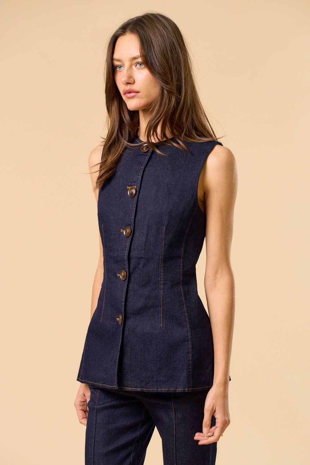 ILT6277 Denim Sleeveless Button-Down Top