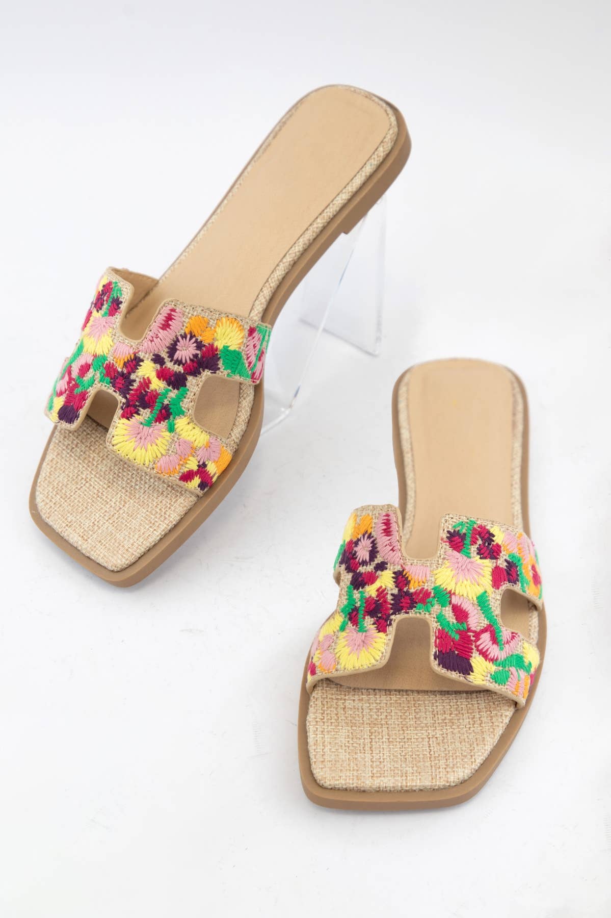 GYMNIC COLORFUL FLORAL EMBROIDERY DESIGN SANDALS