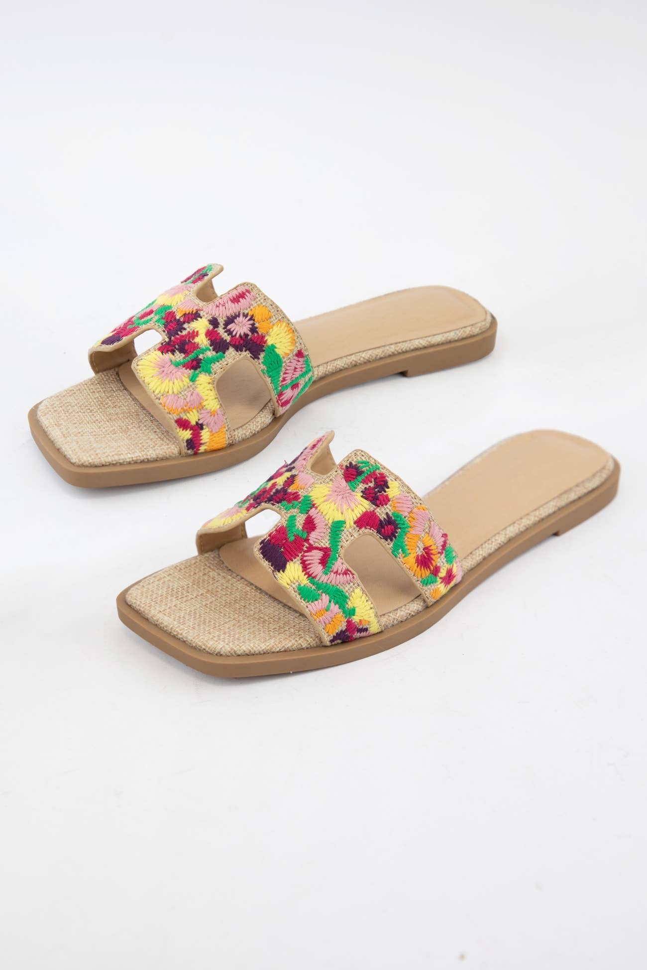 GYMNIC COLORFUL FLORAL EMBROIDERY DESIGN SANDALS