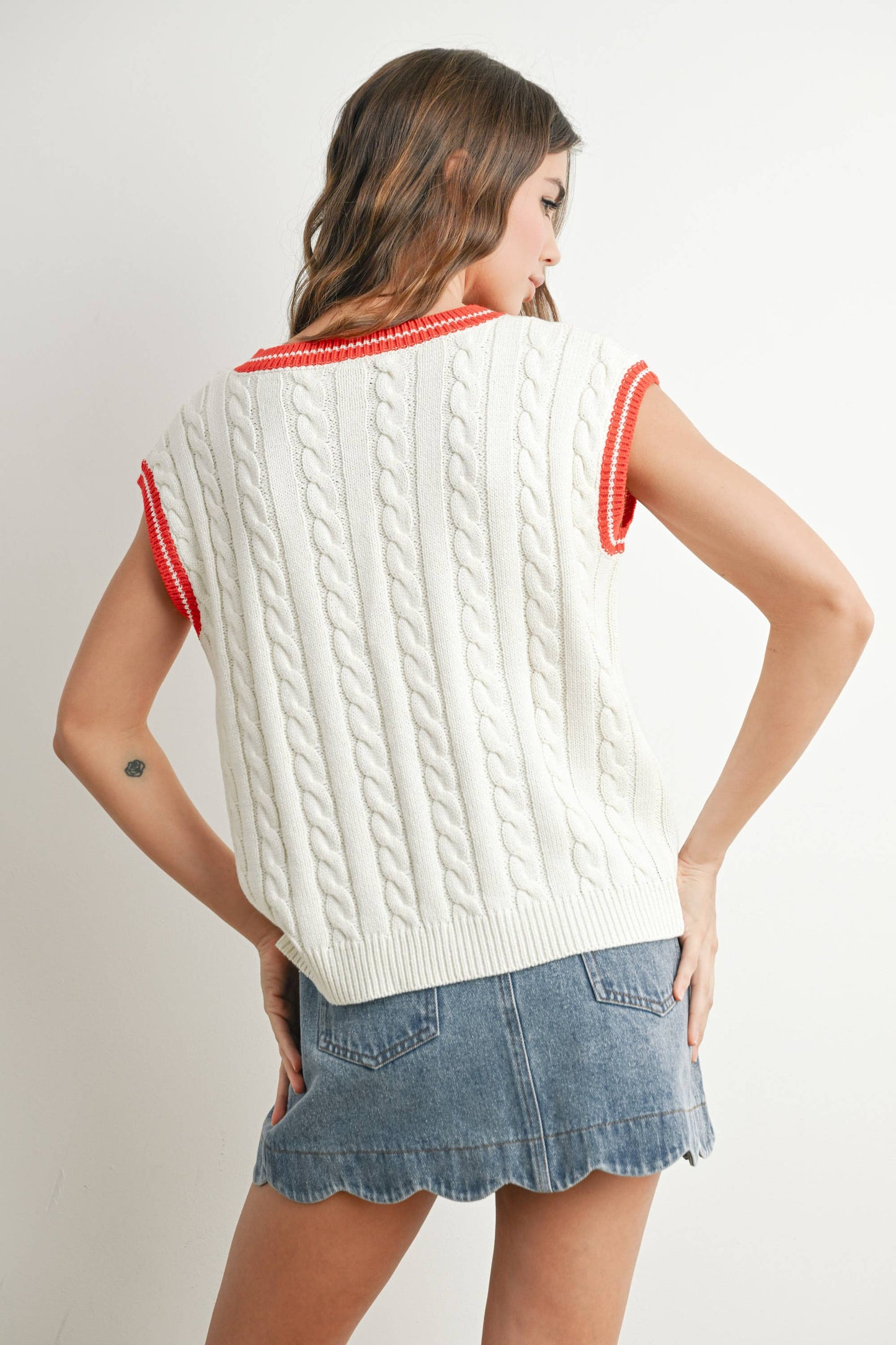 BMW7708 - KNITTED SWEATER VEST