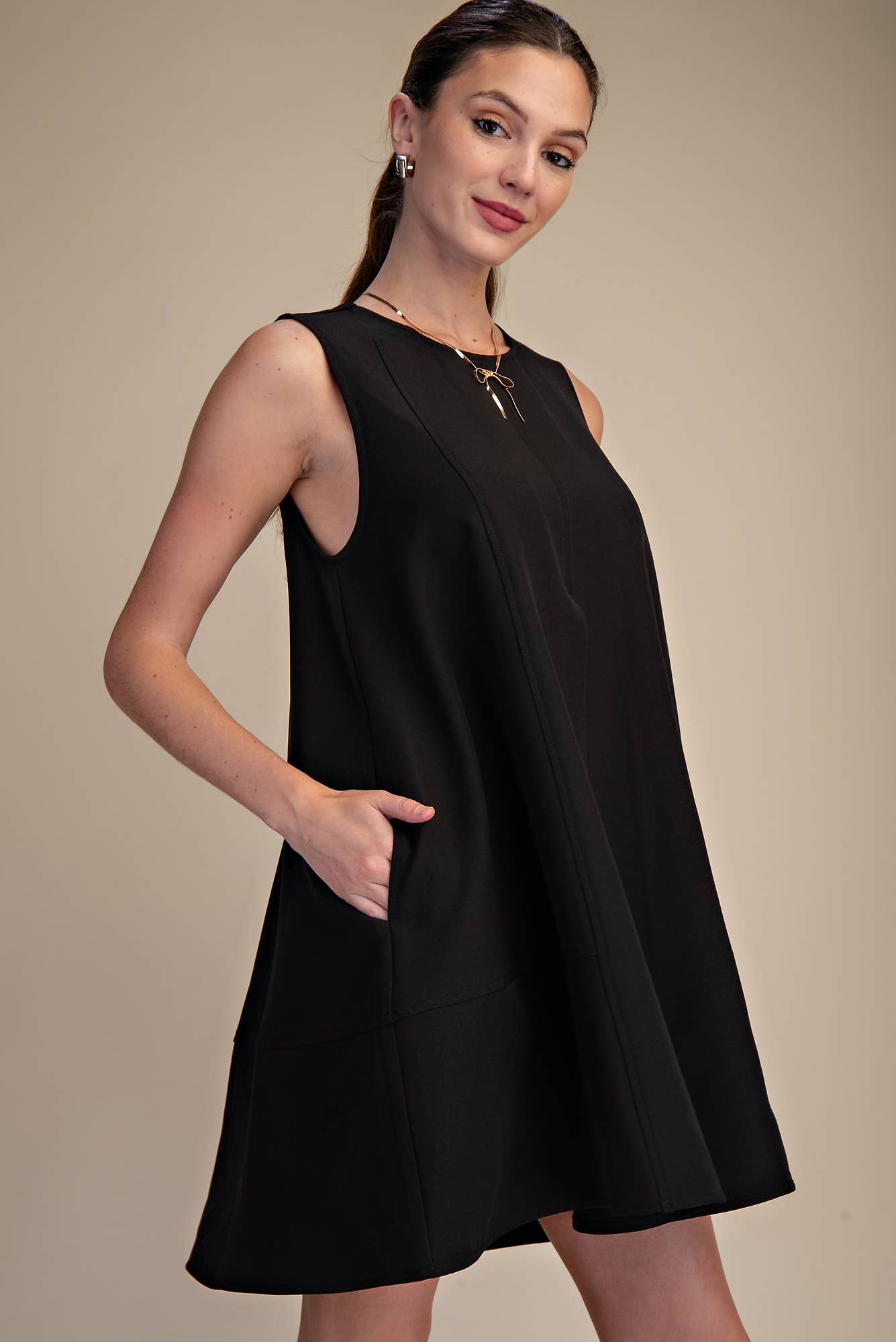 Round Neck Sleeveless Pleated Mini Dress
