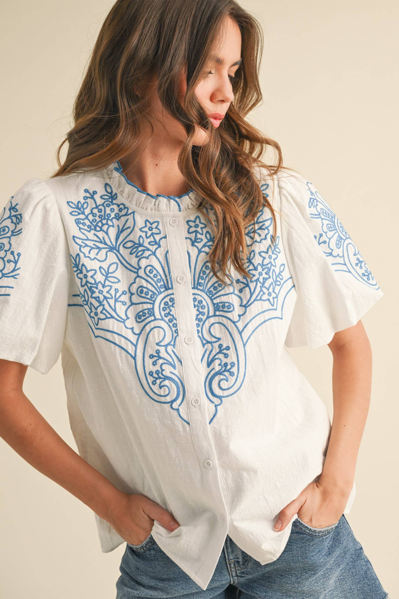 EMBROIDERED BUTTON DOWN BUBBLE SLEEVE TOP MTP3976