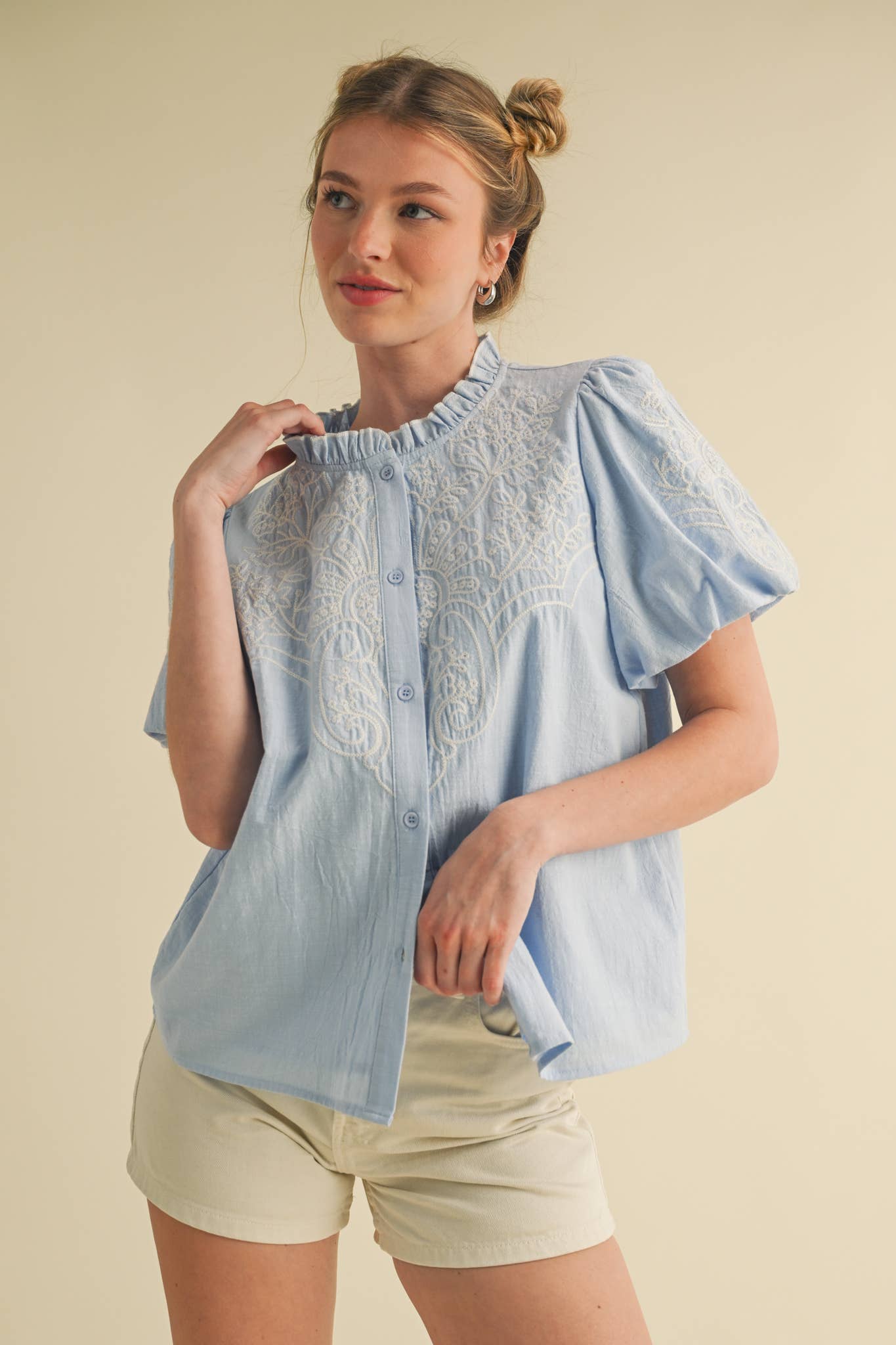EMBROIDERED BUTTON DOWN BUBBLE SLEEVE TOP MTP3976