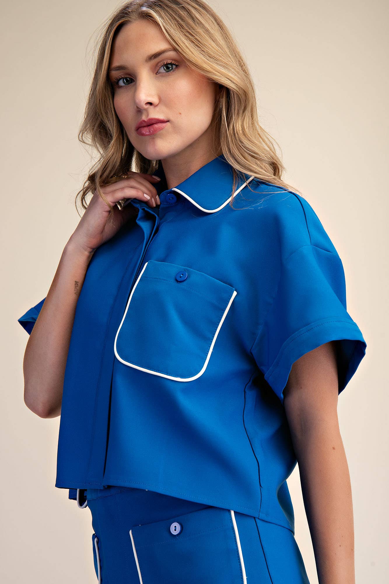 Collar Neck Short-Sleeve Front Pocket Crop Shirts