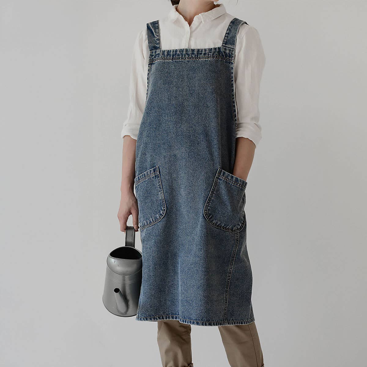 Cotton Canvas Washed Denim Apron with pockets_CWMM3296
