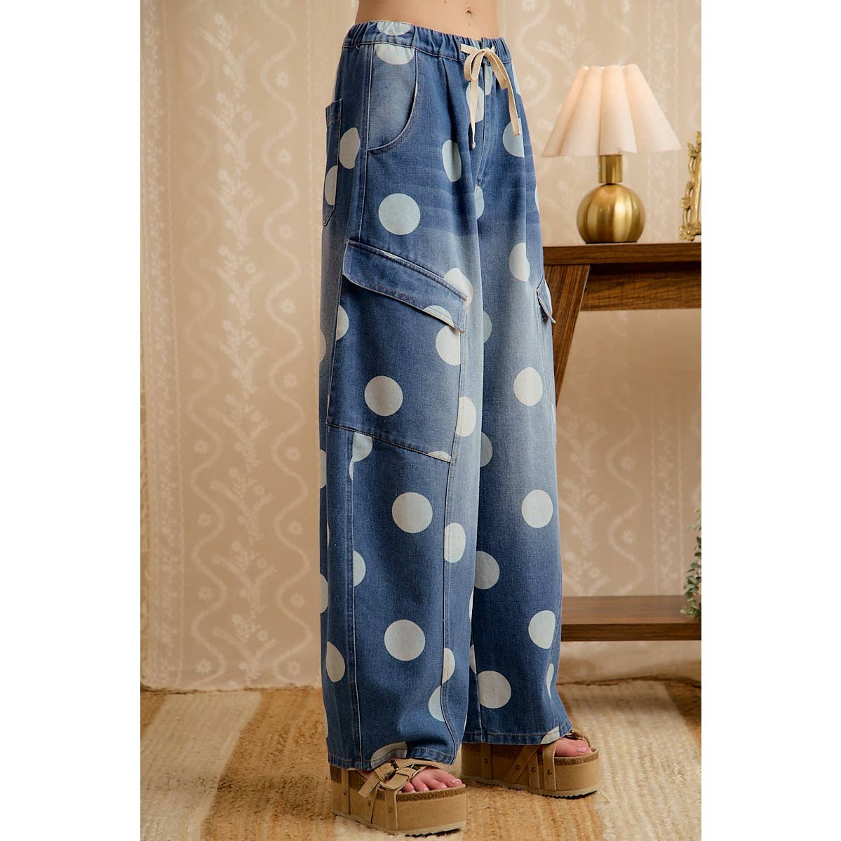 WASHED POLKA DOT DENIM BARREL PANTS WITH CARGO POCKETS