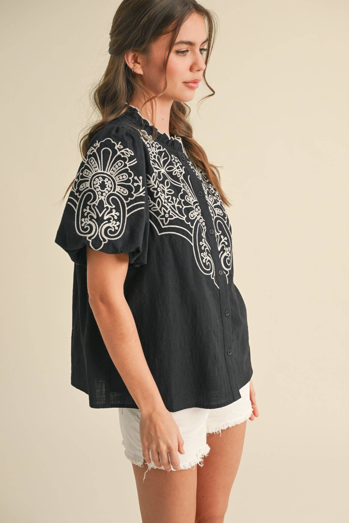 EMBROIDERED BUTTON DOWN BUBBLE SLEEVE TOP MTP3976