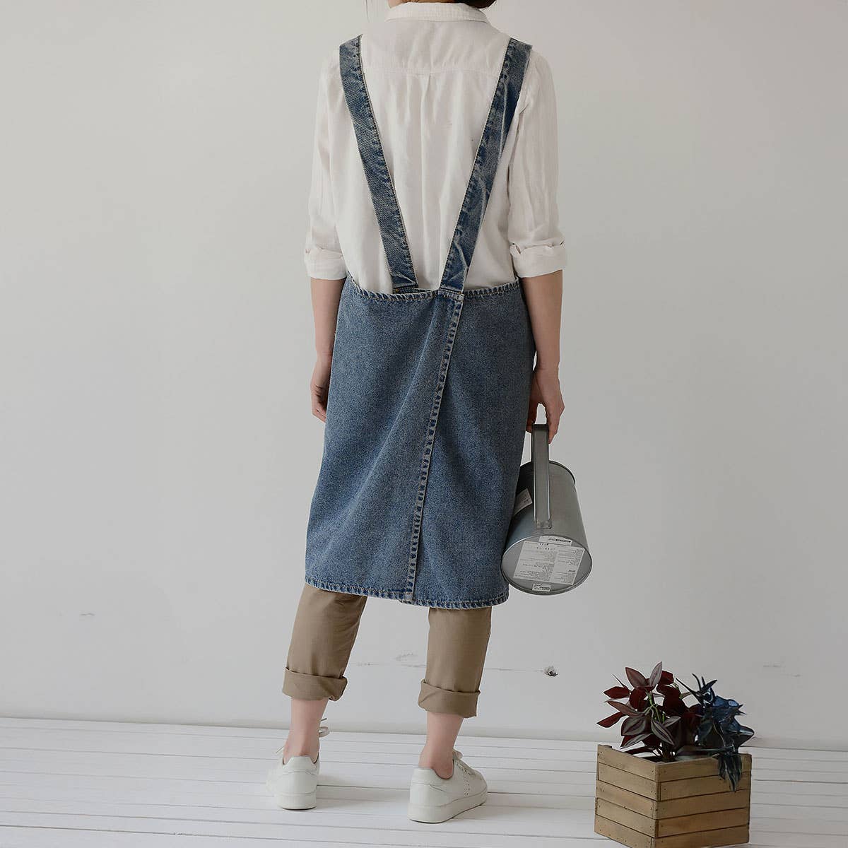 Cotton Canvas Washed Denim Apron with pockets_CWMM3296
