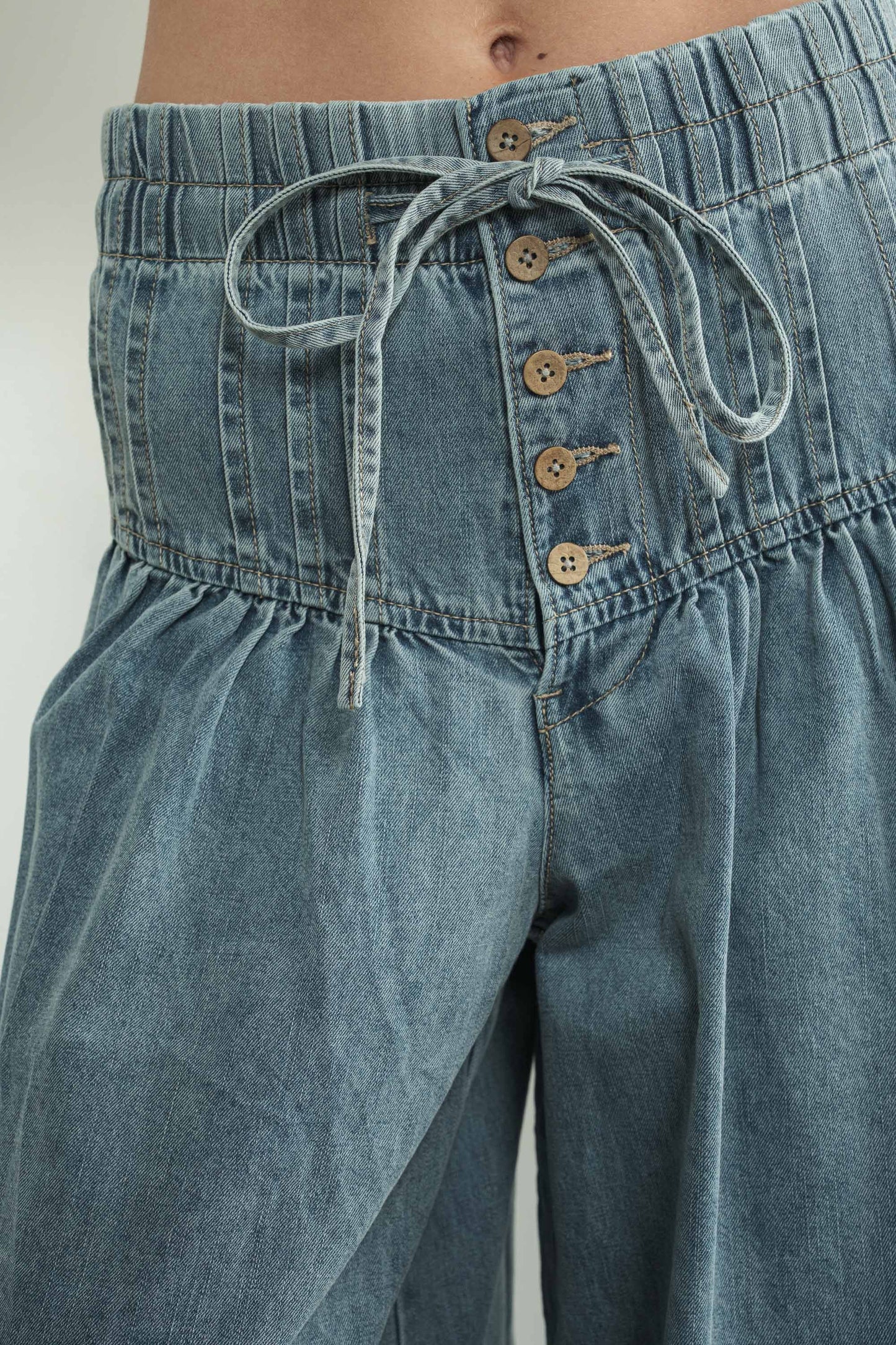 MAP2991 YOKE PINTUCK WIDE LEG DENIM PANTS