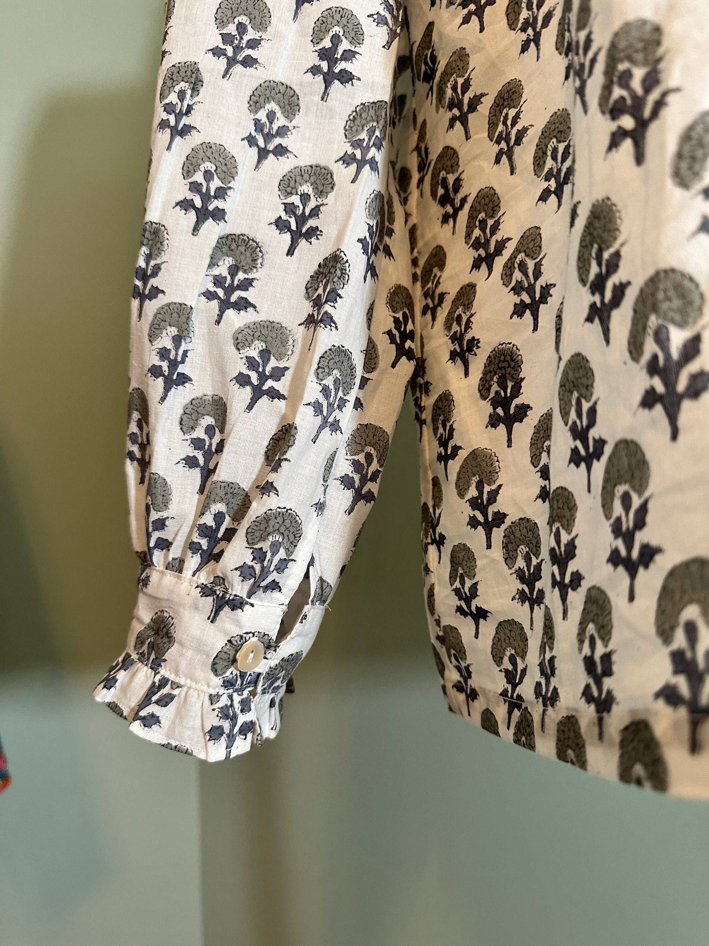 Women's Floral Block Print Ruffle Collar Button Downblouse