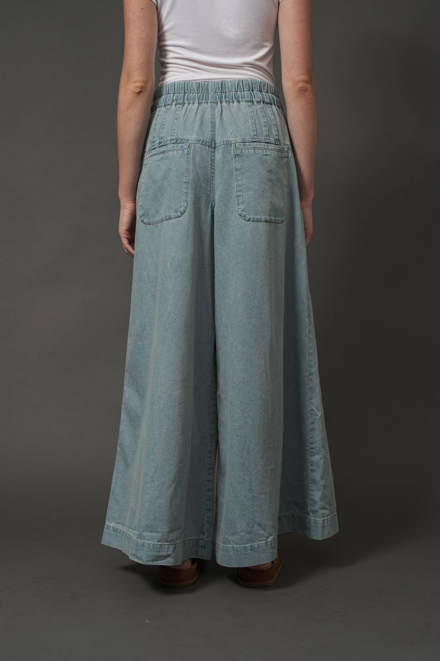 MAP2991 YOKE PINTUCK WIDE LEG DENIM PANTS