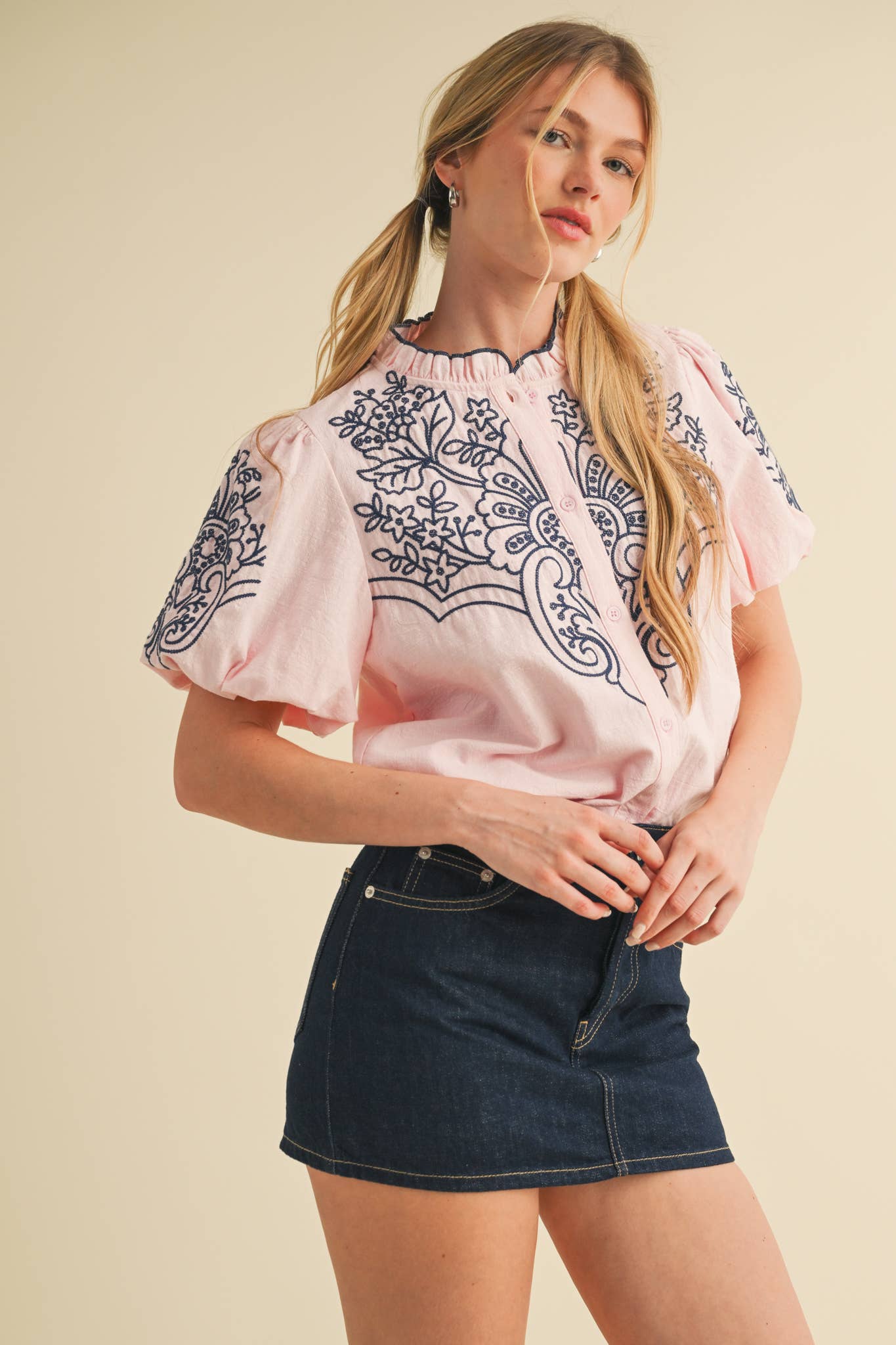 EMBROIDERED BUTTON DOWN BUBBLE SLEEVE TOP MTP3976