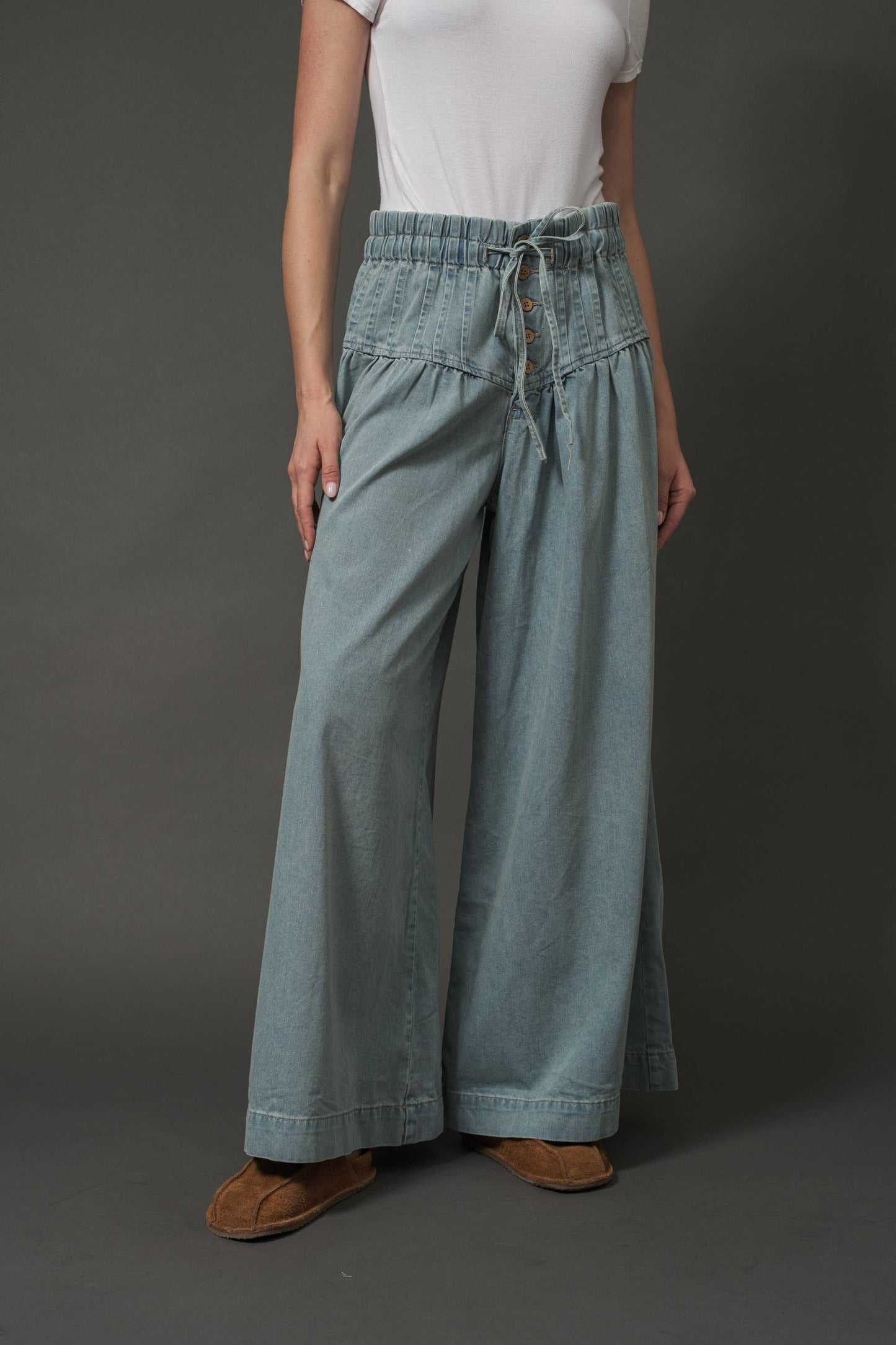 MAP2991 YOKE PINTUCK WIDE LEG DENIM PANTS