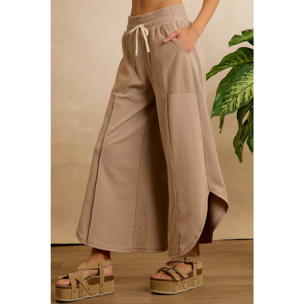 FRENCH TERRY OUT SEAM DETAIL TULIP HEM PANTS
