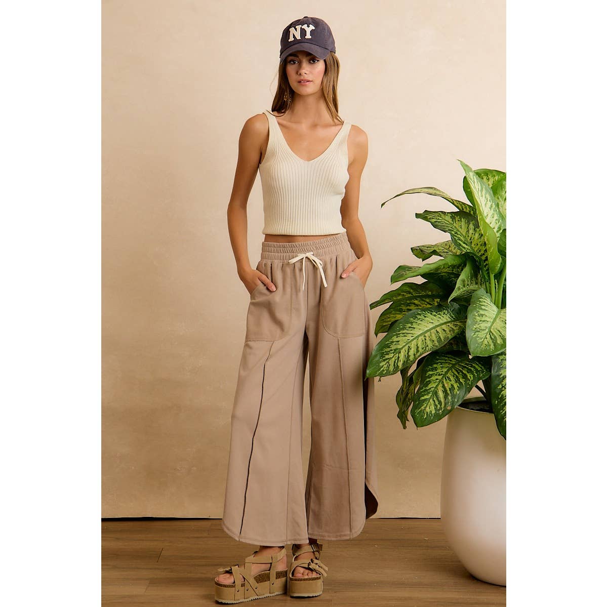 FRENCH TERRY OUT SEAM DETAIL TULIP HEM PANTS