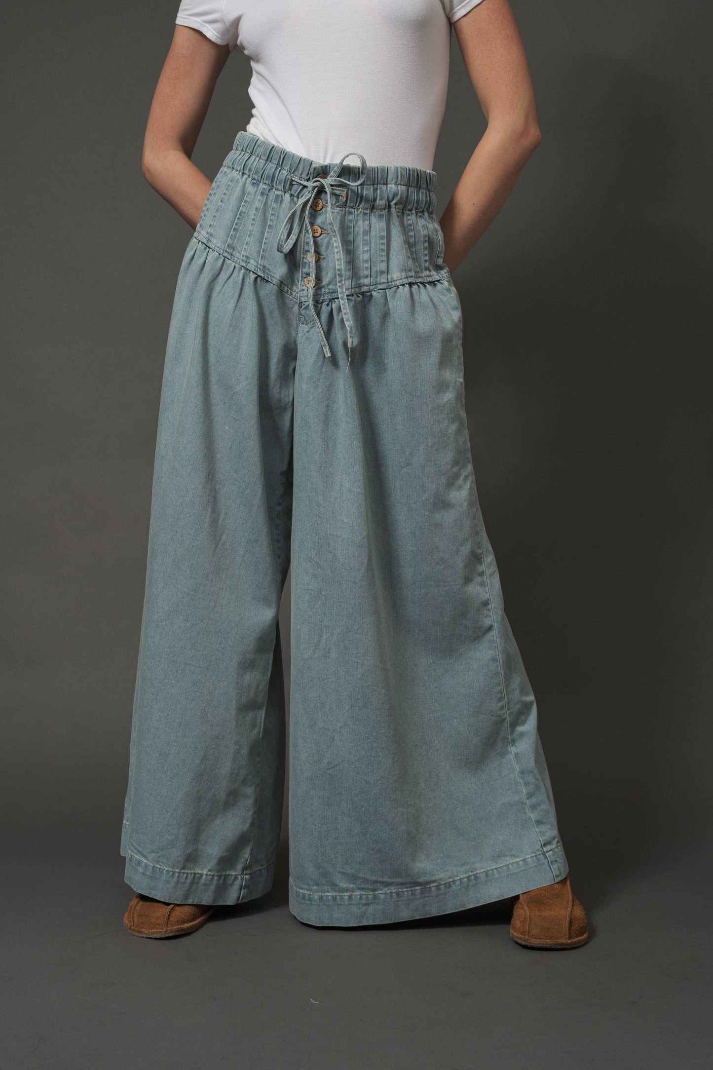 MAP2991 YOKE PINTUCK WIDE LEG DENIM PANTS