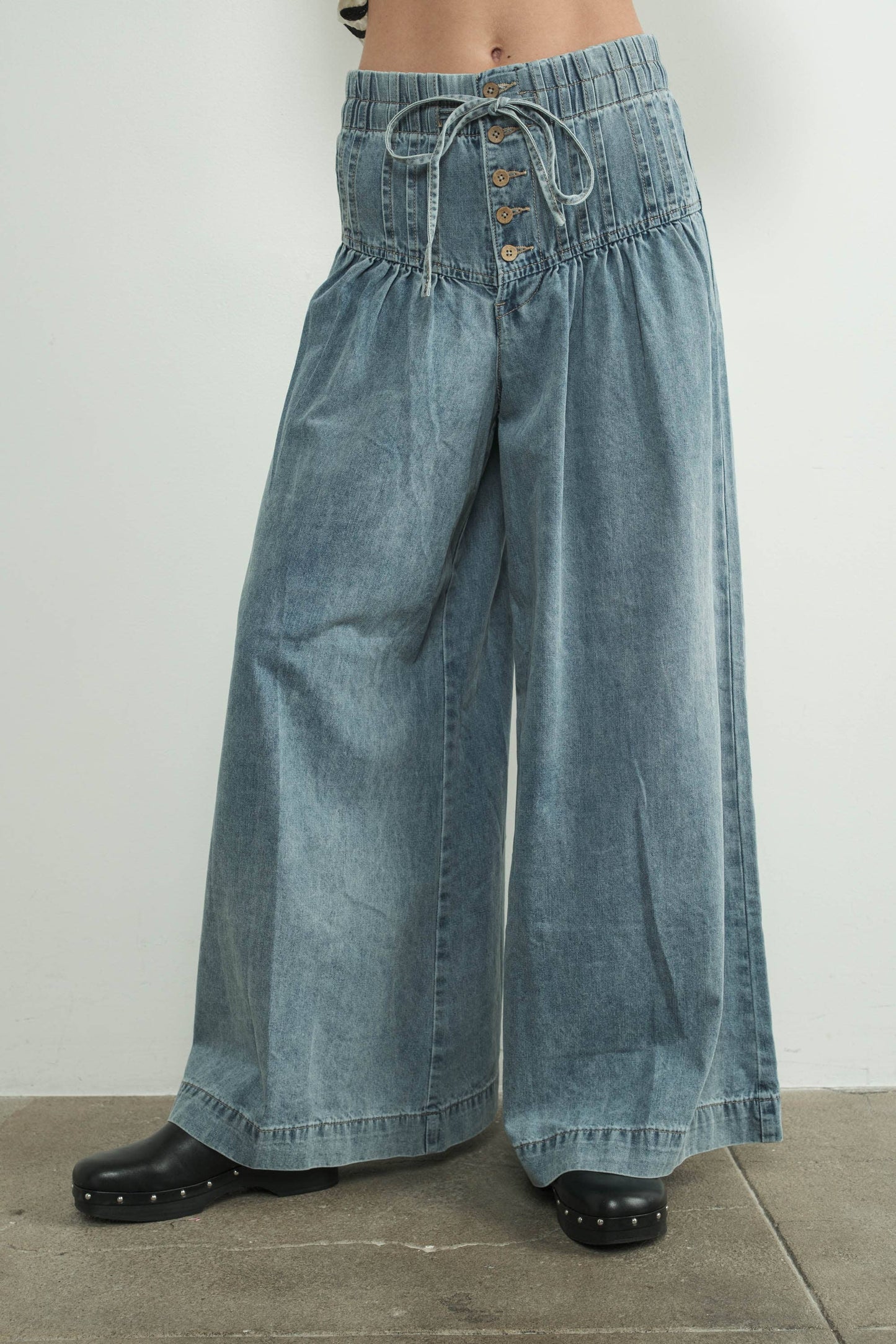 MAP2991 YOKE PINTUCK WIDE LEG DENIM PANTS