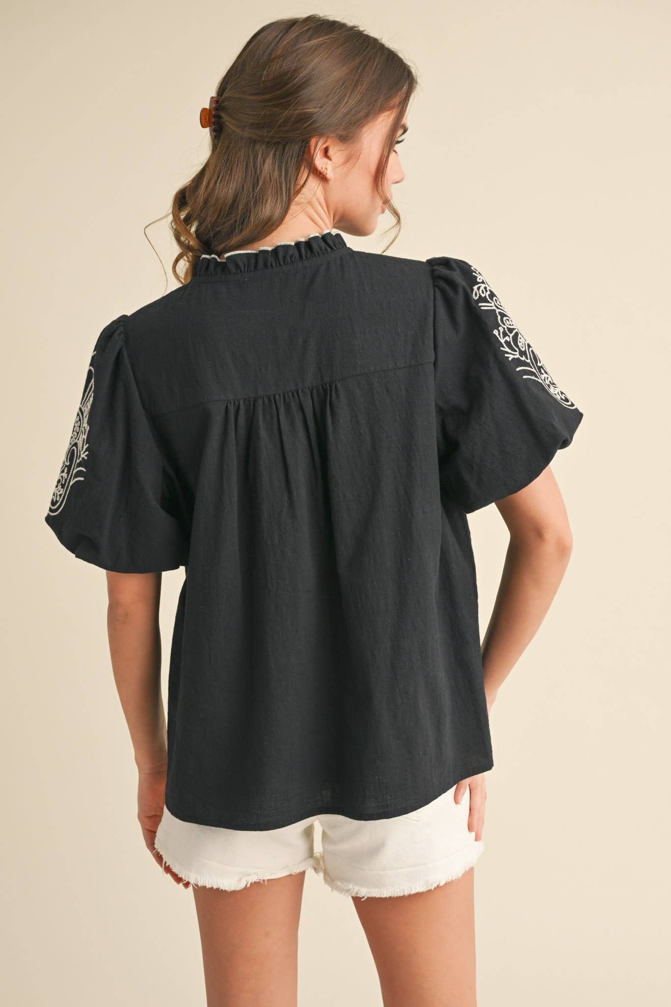 EMBROIDERED BUTTON DOWN BUBBLE SLEEVE TOP MTP3976