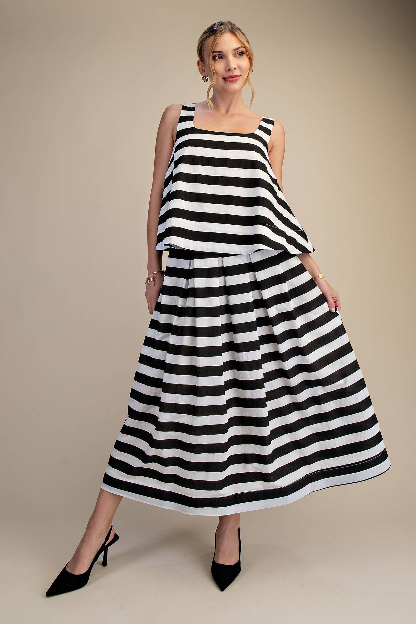 Scoop Neck Sleeveless Top