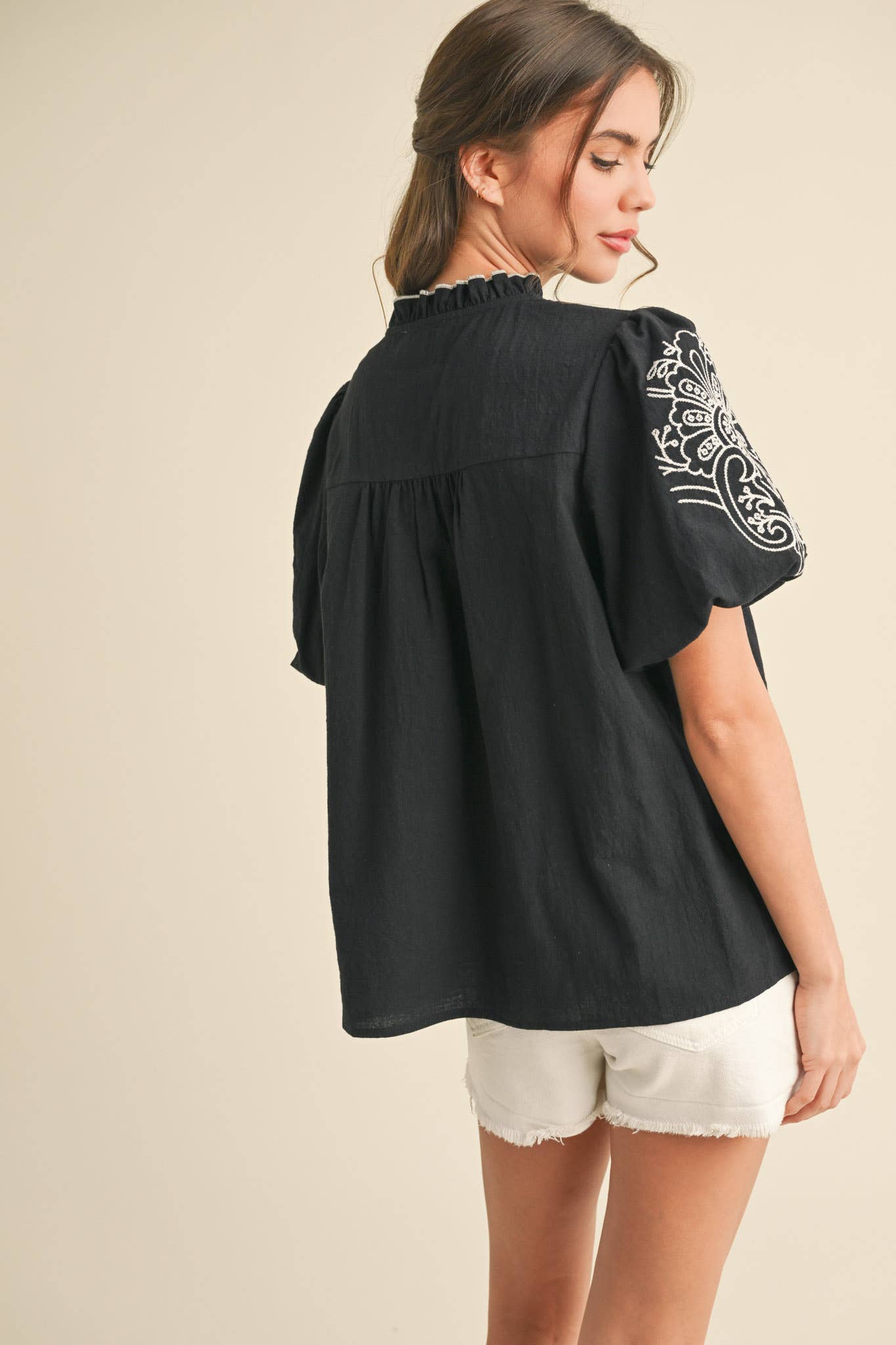 EMBROIDERED BUTTON DOWN BUBBLE SLEEVE TOP MTP3976
