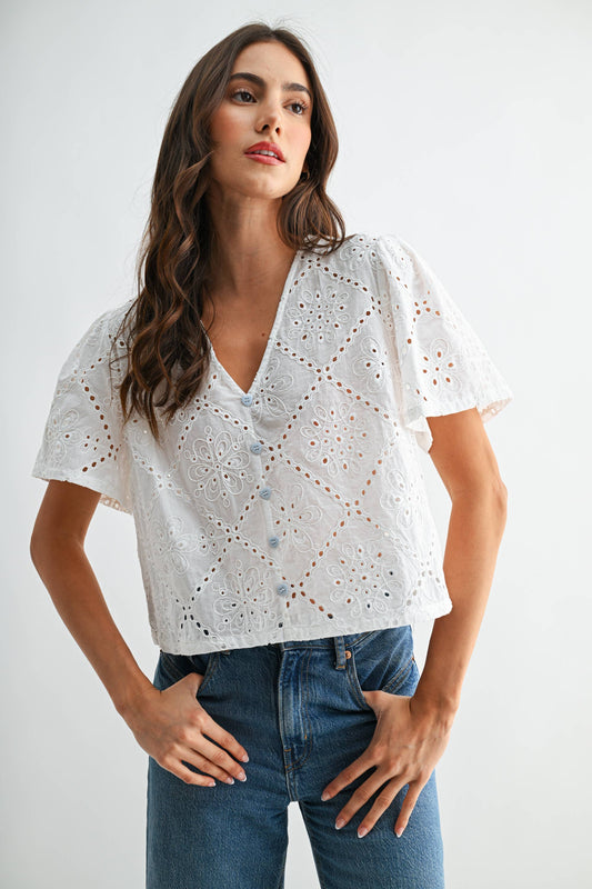 CMT26708 White Broderie Anglaise Short Sleeve Blouse