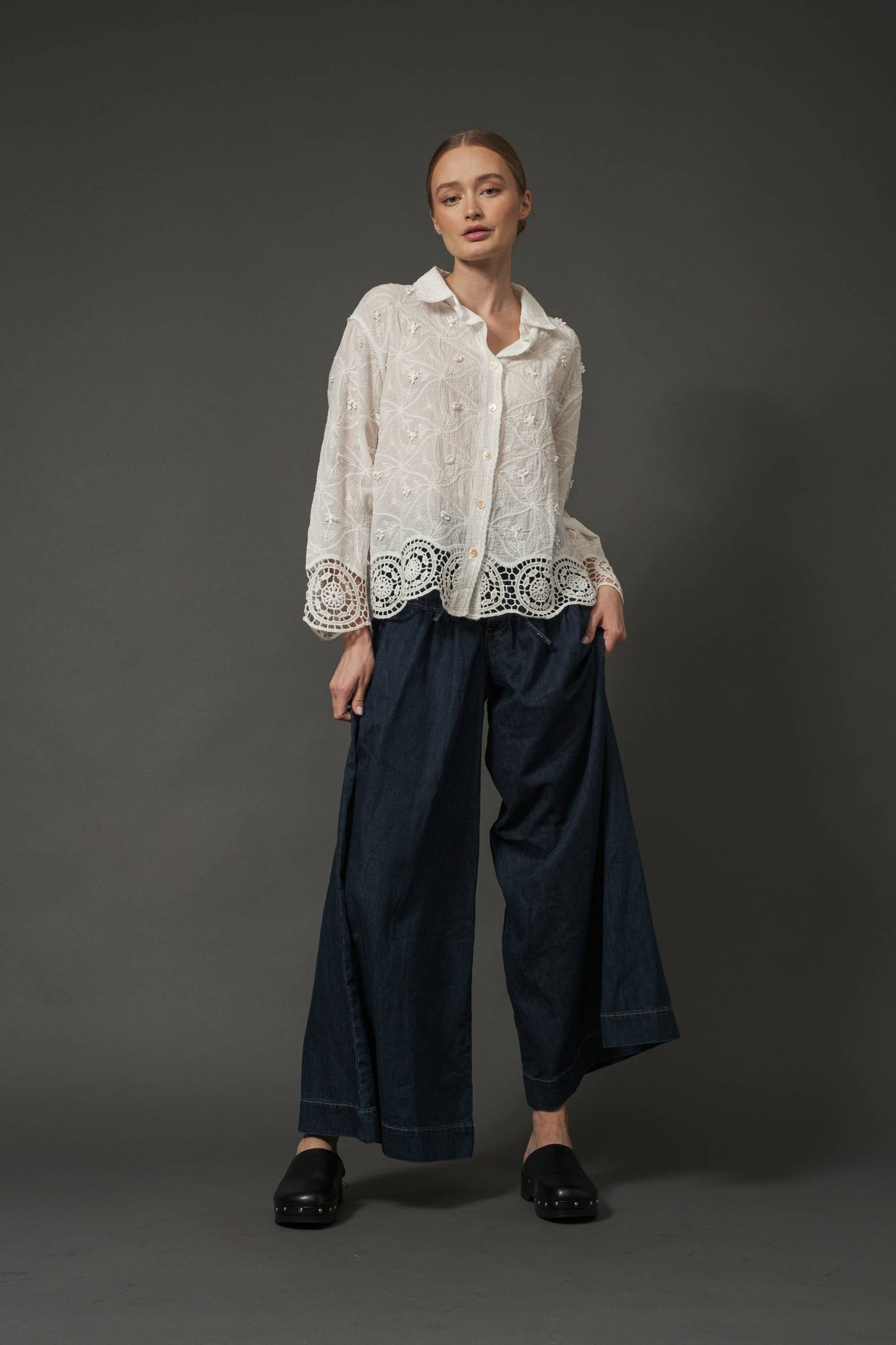 MAP2991 YOKE PINTUCK WIDE LEG DENIM PANTS