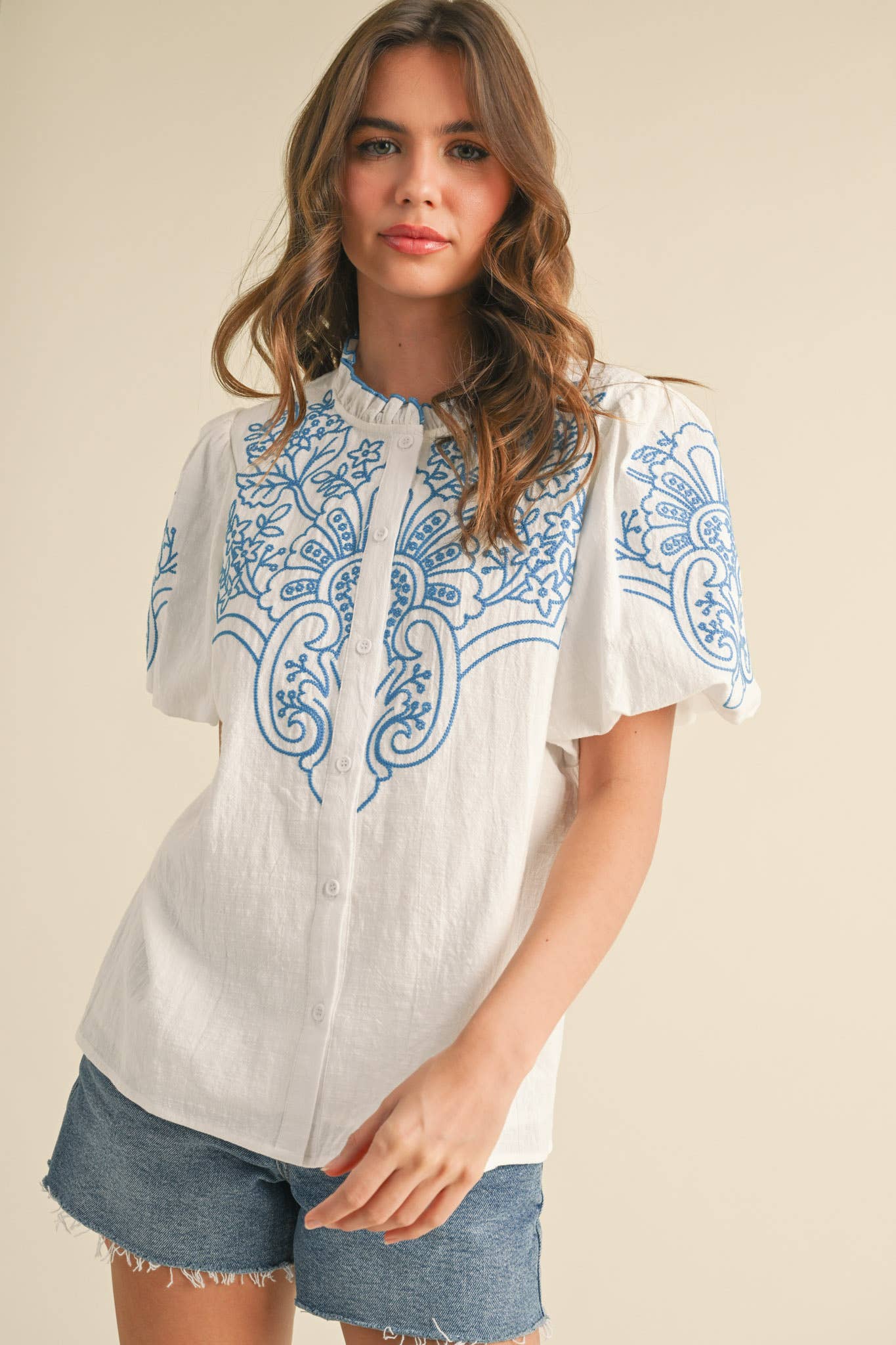 EMBROIDERED BUTTON DOWN BUBBLE SLEEVE TOP MTP3976