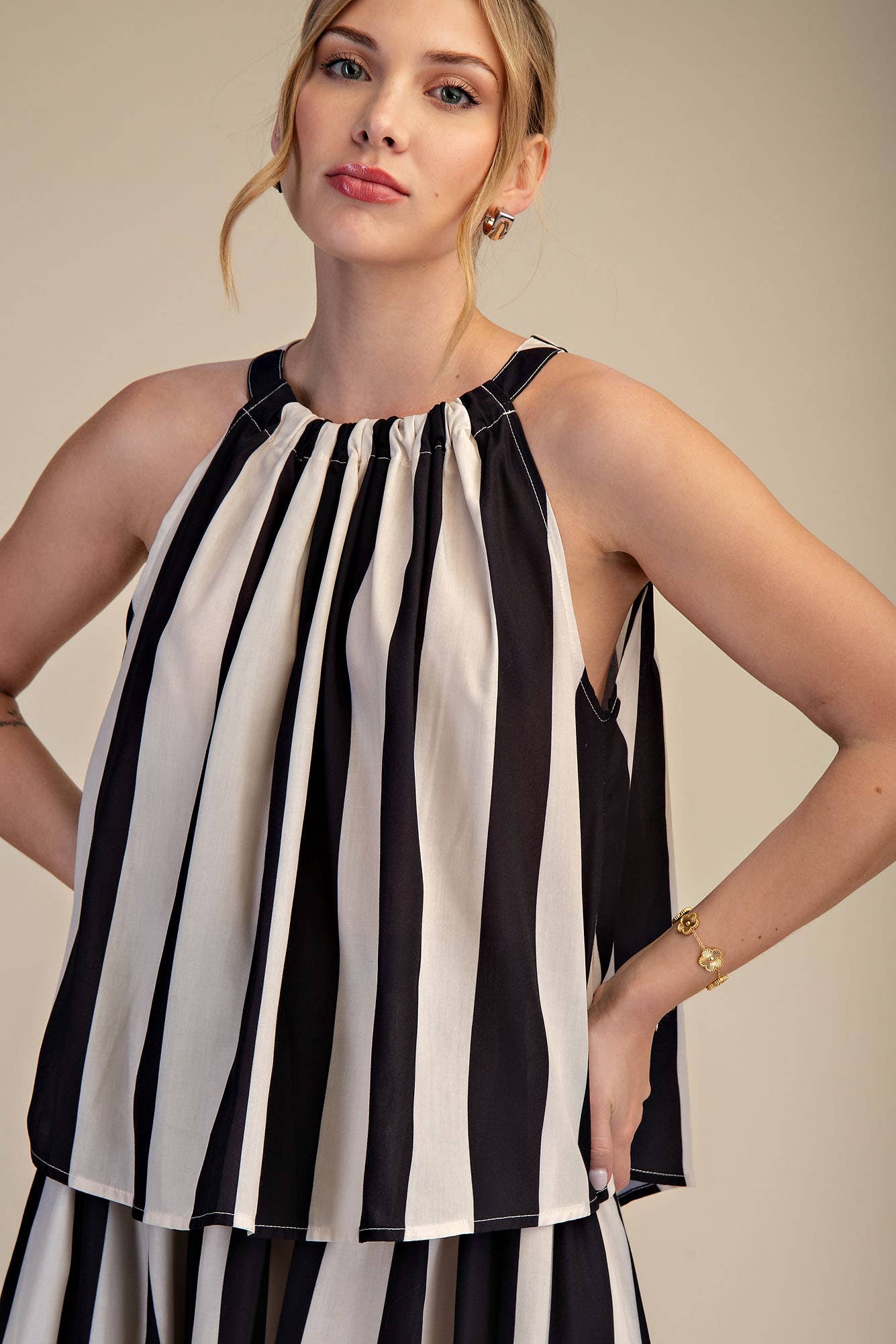 Round Neck Sleeveless Top