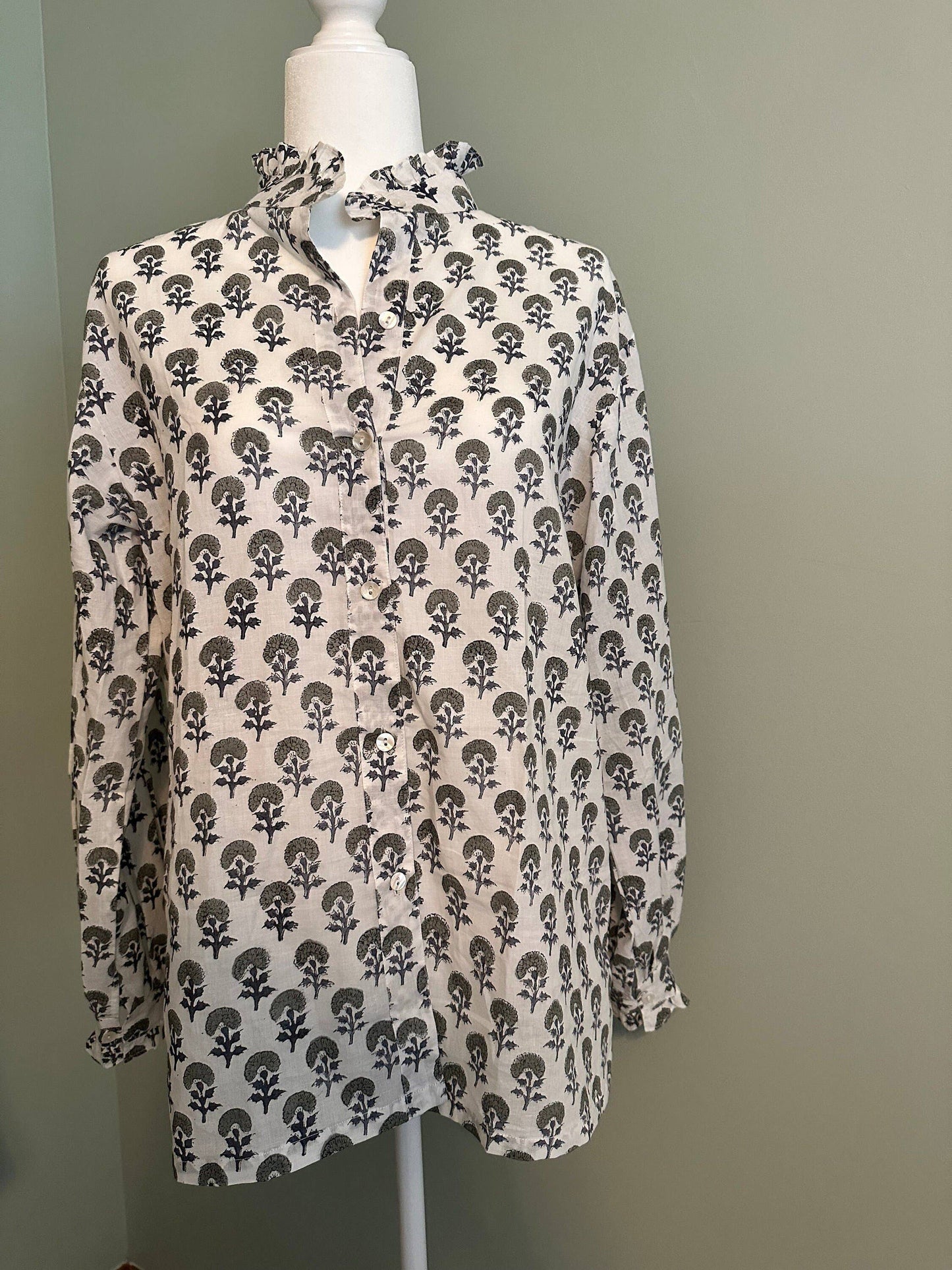 Women's Floral Block Print Ruffle Collar Button Downblouse