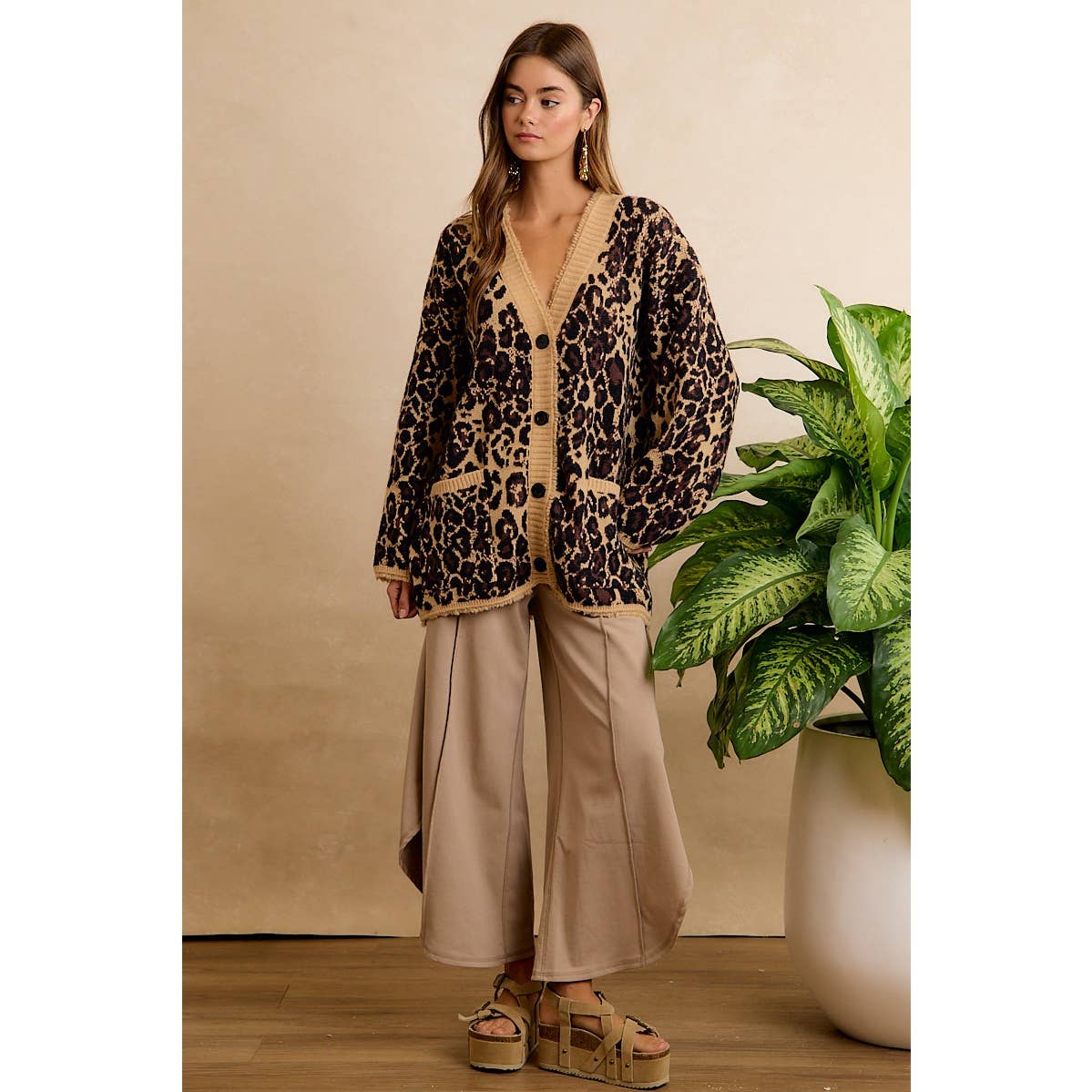 FRENCH TERRY OUT SEAM DETAIL TULIP HEM PANTS