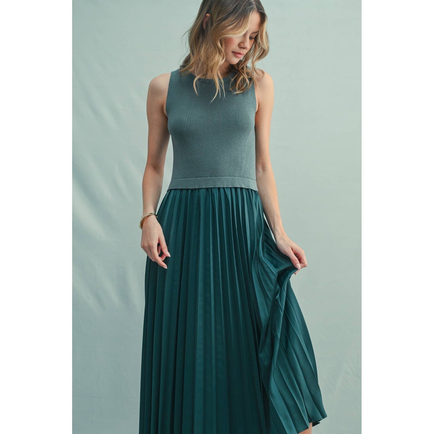 MIXED MEDIA PLEATED MIDI DRESS / WL25-11290