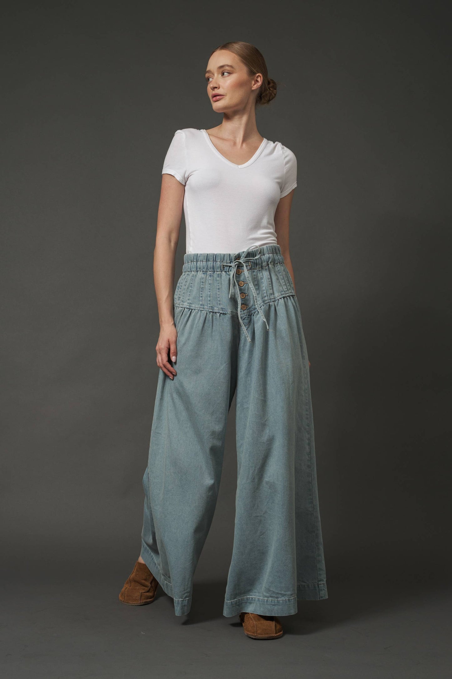 MAP2991 YOKE PINTUCK WIDE LEG DENIM PANTS