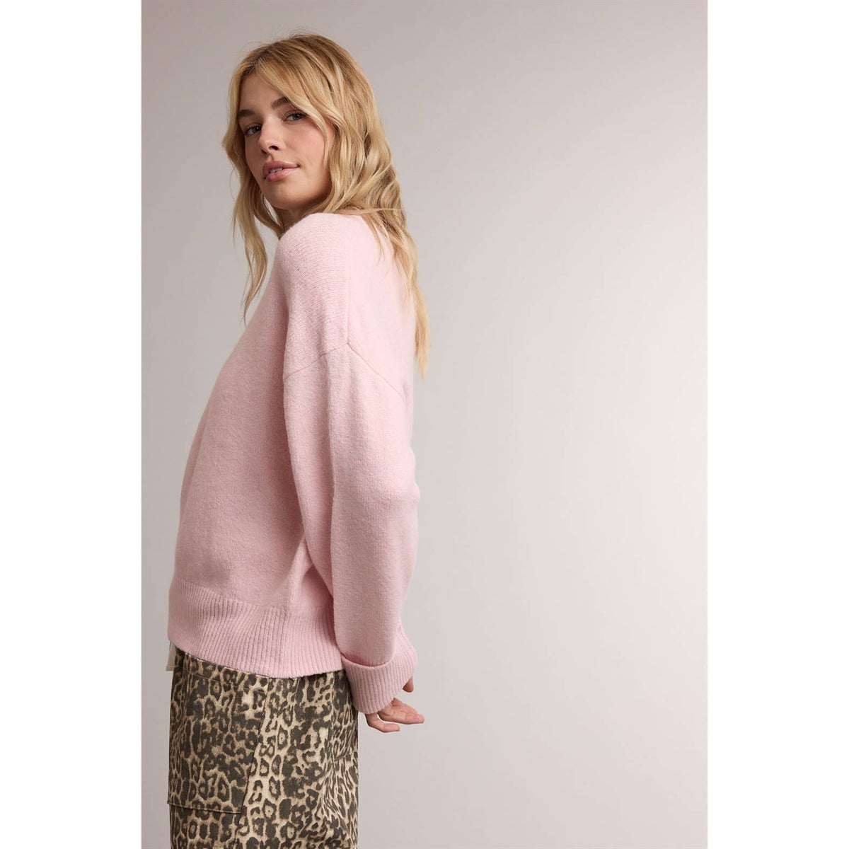 RELAXED CREWNECK SOFT KNIT SWEATER / WL26-13207