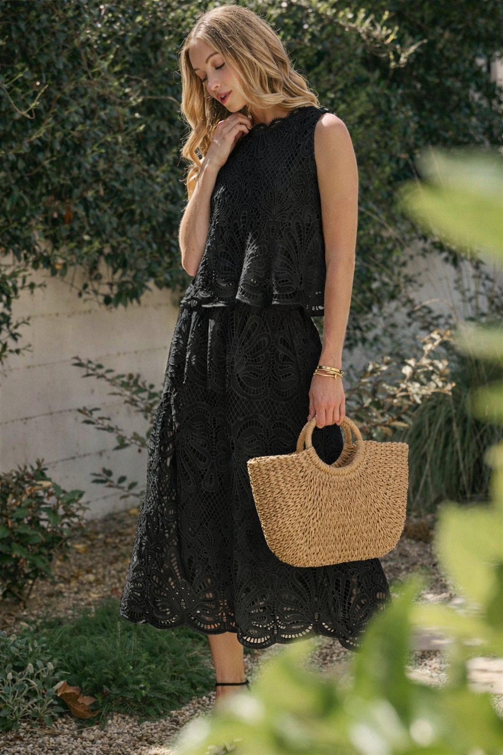 SLEEVELESS LACE TOP AND SKIRT SET WITH SCALLOPED HEM