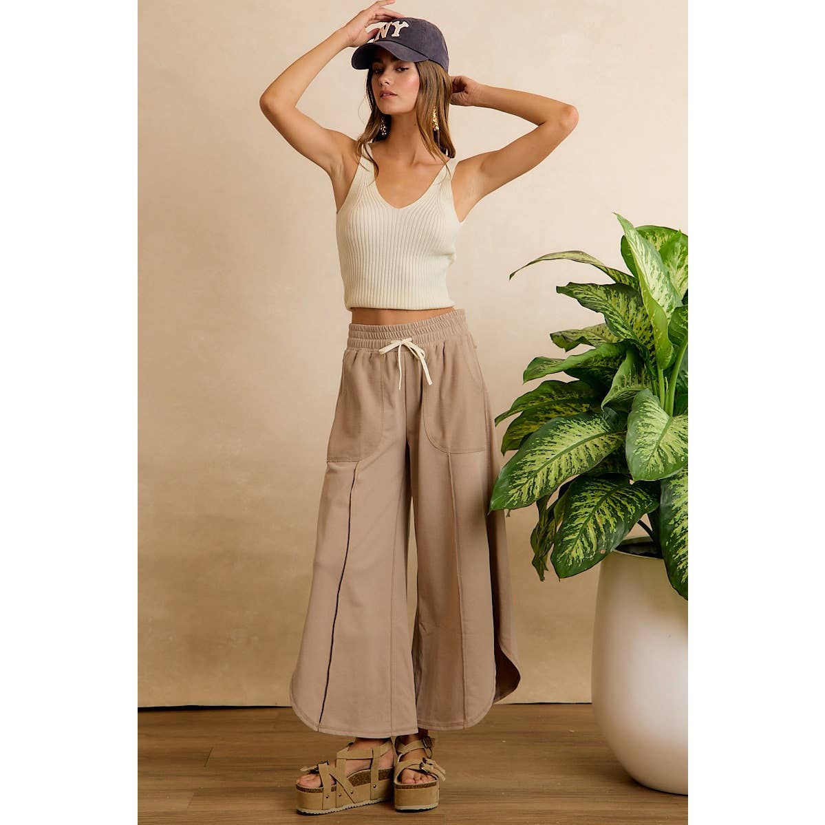 FRENCH TERRY OUT SEAM DETAIL TULIP HEM PANTS