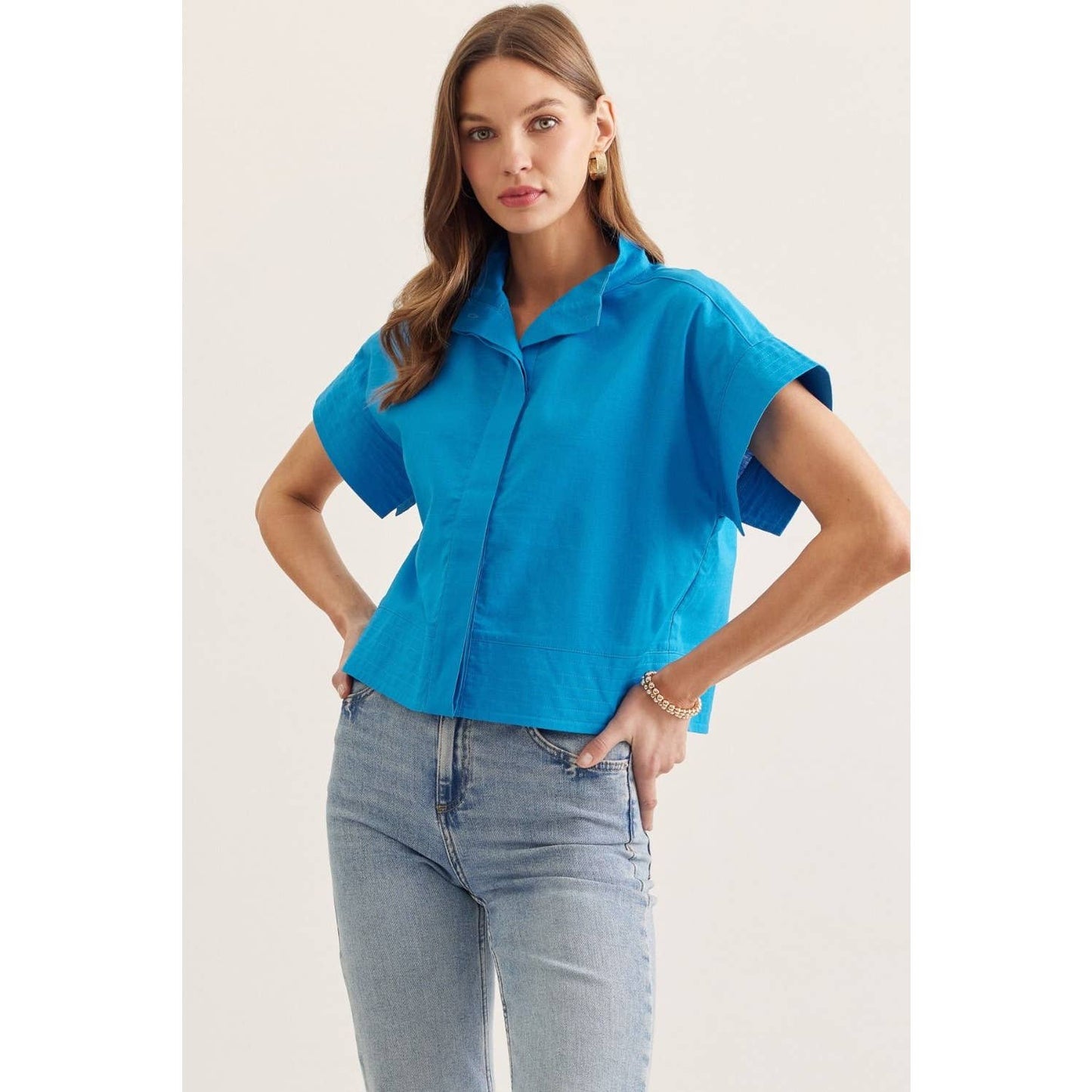 Solid short sleeve stand collar top