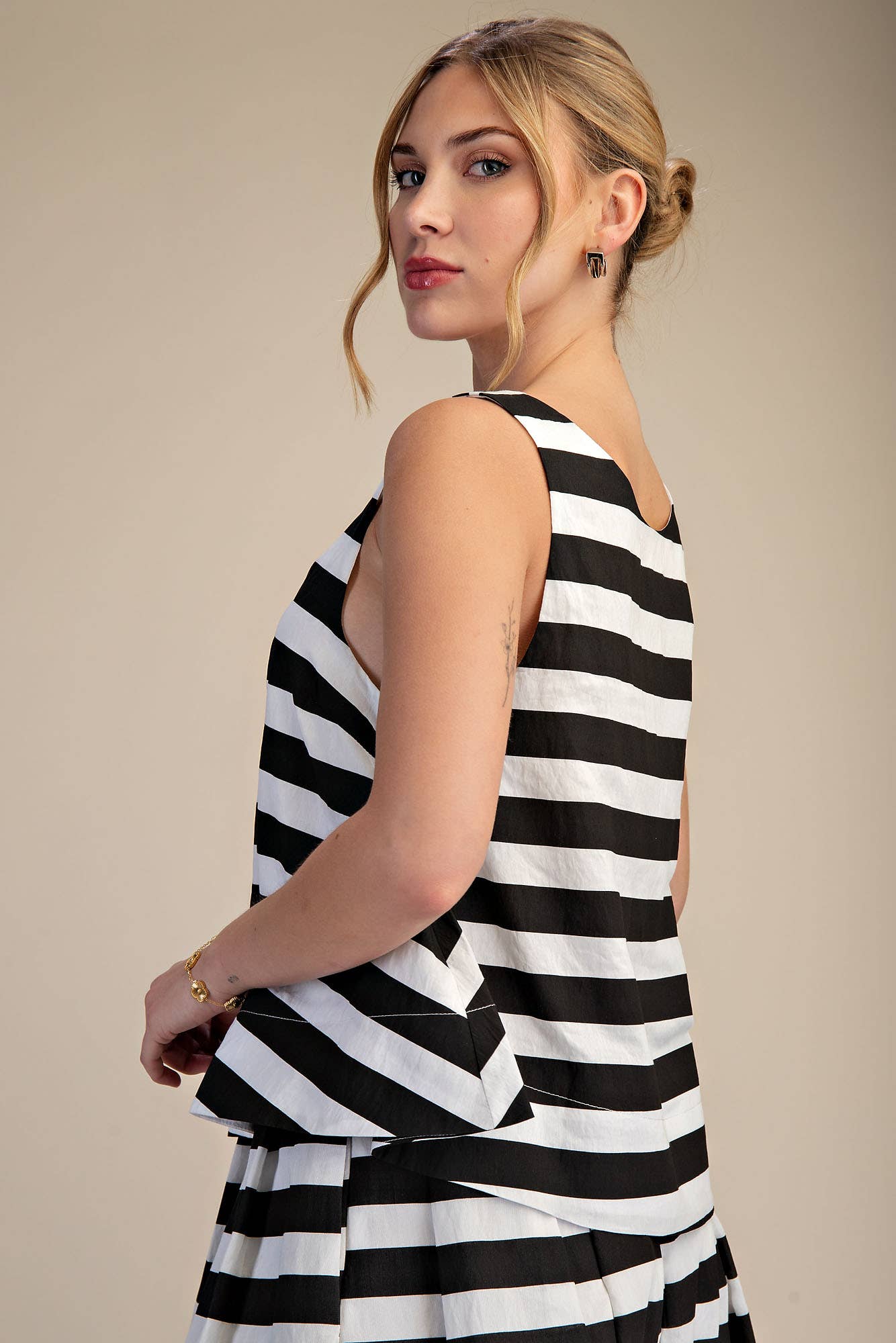 Scoop Neck Sleeveless Top