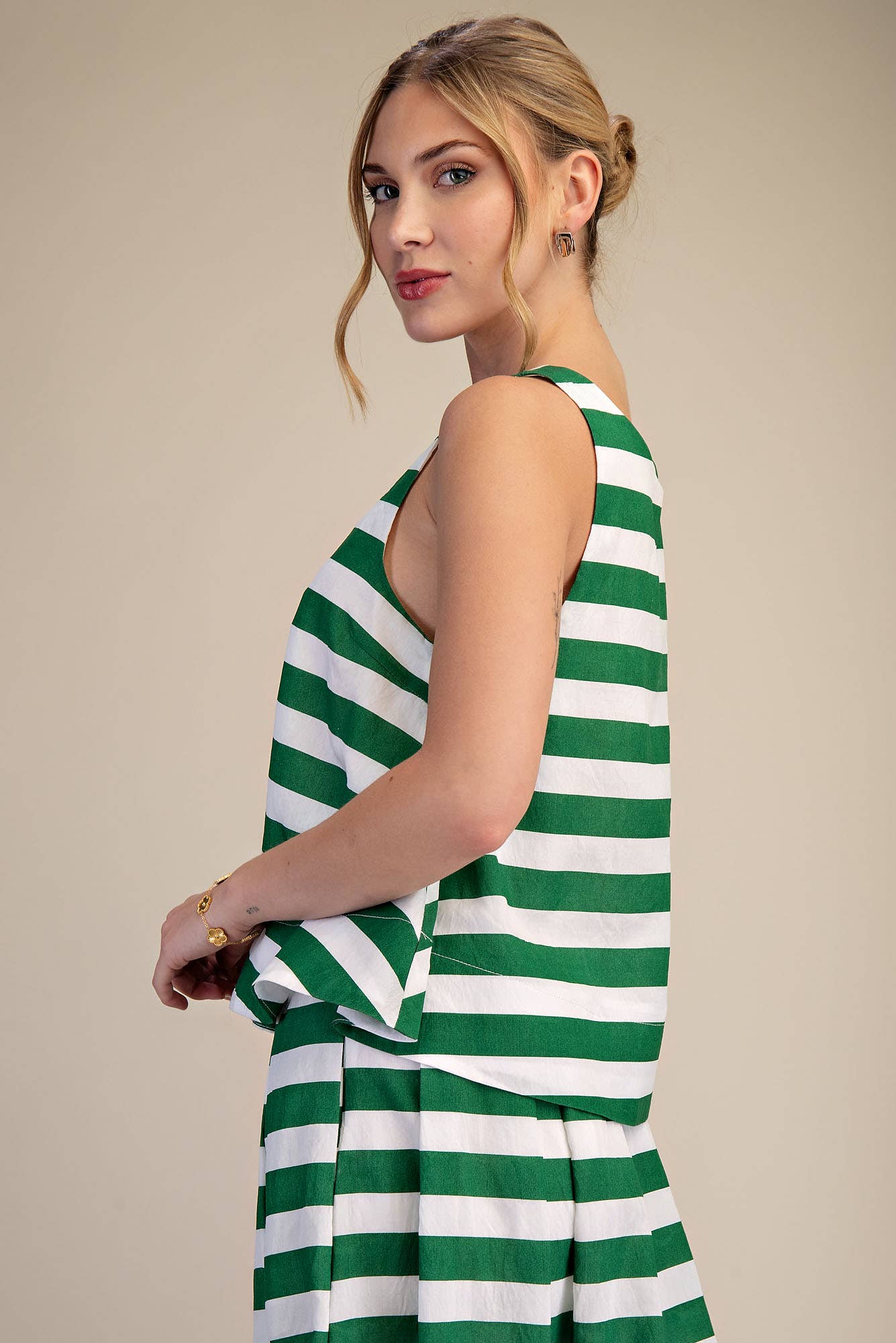 Scoop Neck Sleeveless Top