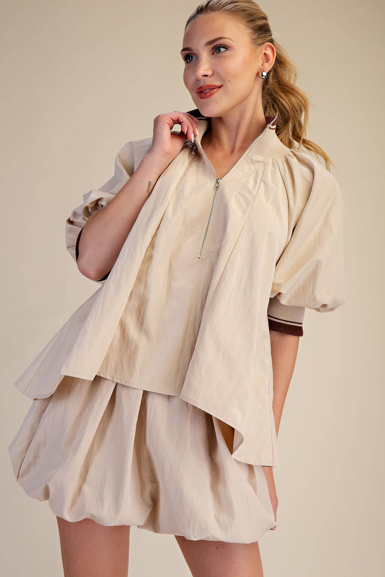 Mock Neck Band Puff Sleeve Blouse