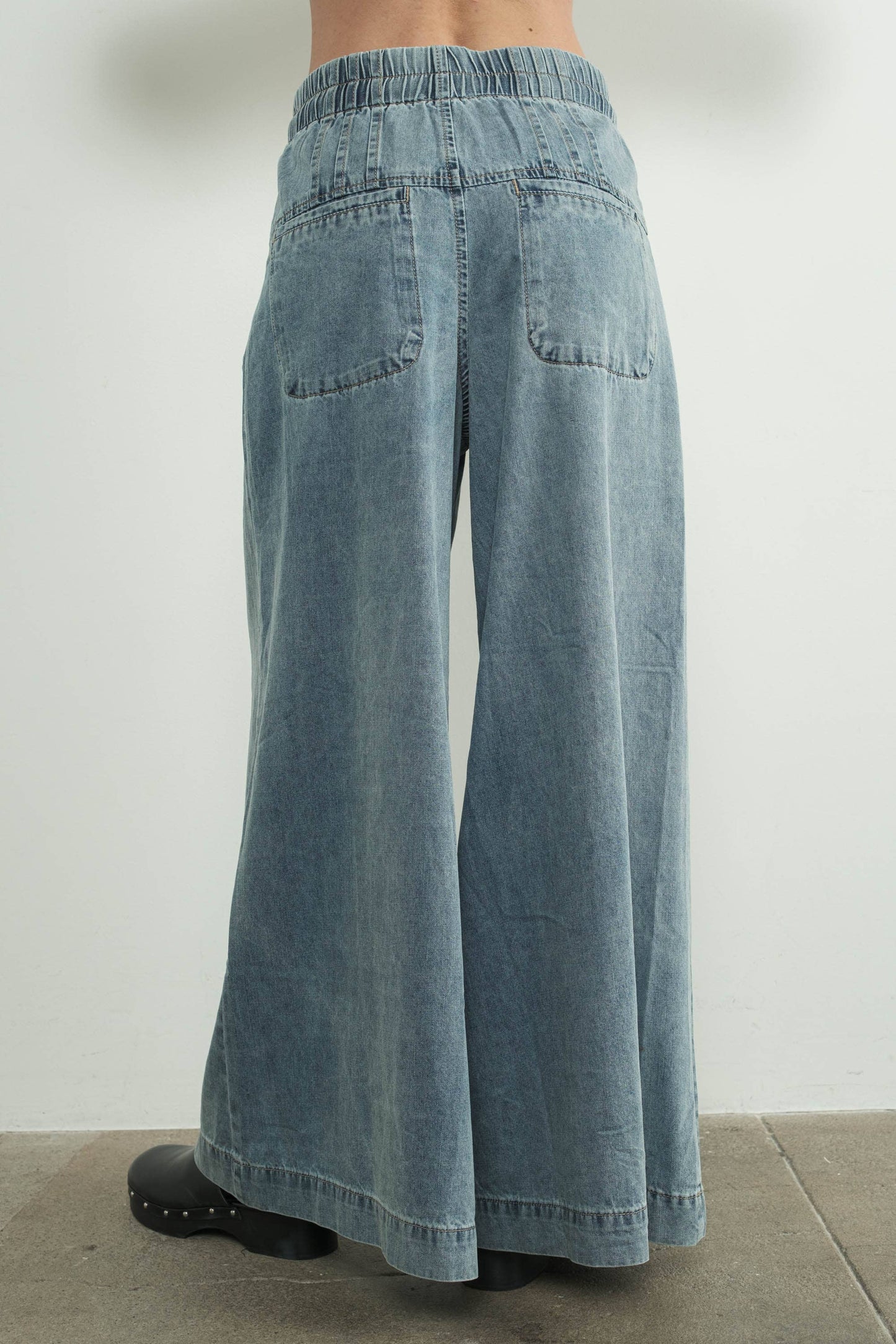 MAP2991 YOKE PINTUCK WIDE LEG DENIM PANTS