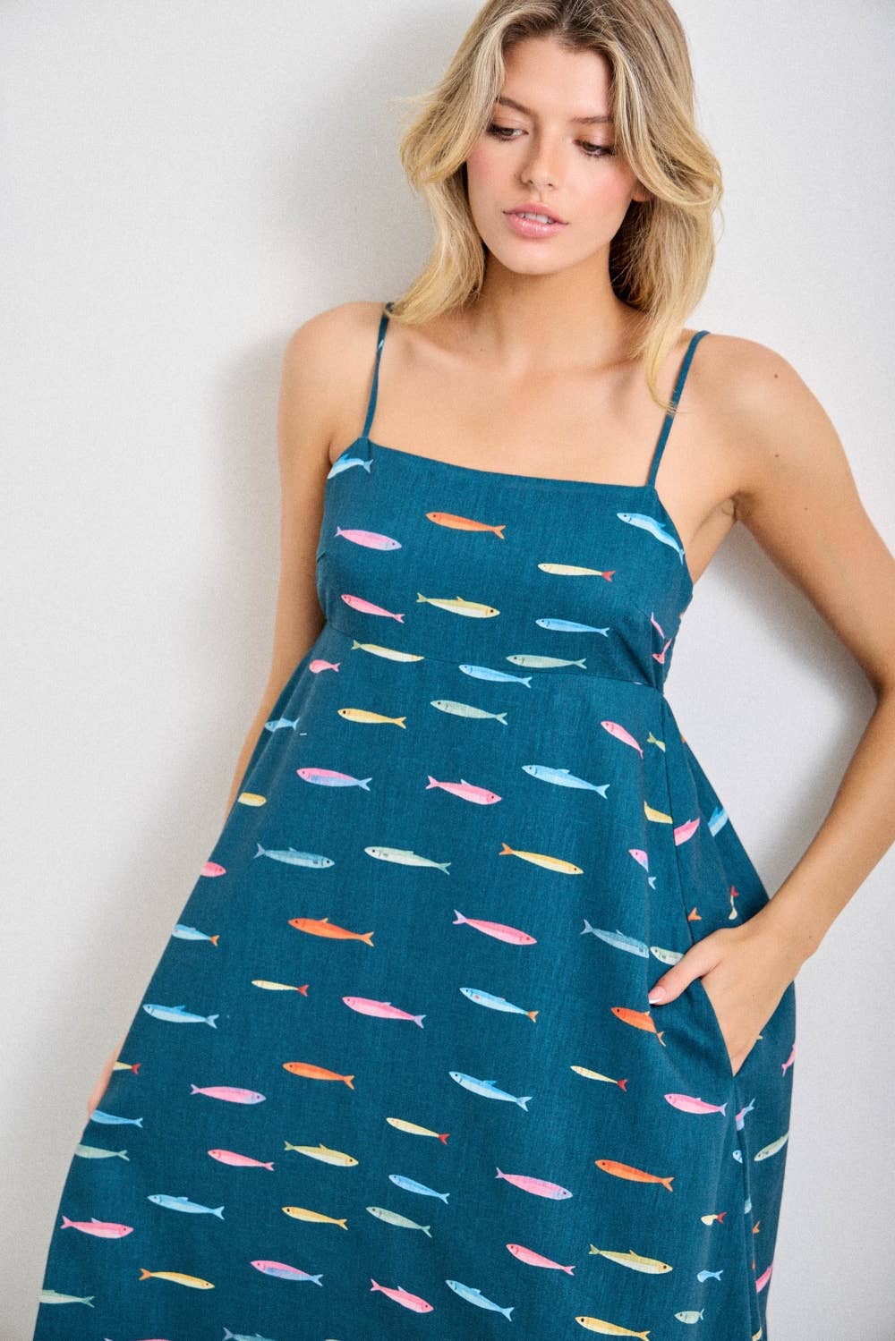 FISH PRINT SLEEVELESS MIDI DRESS