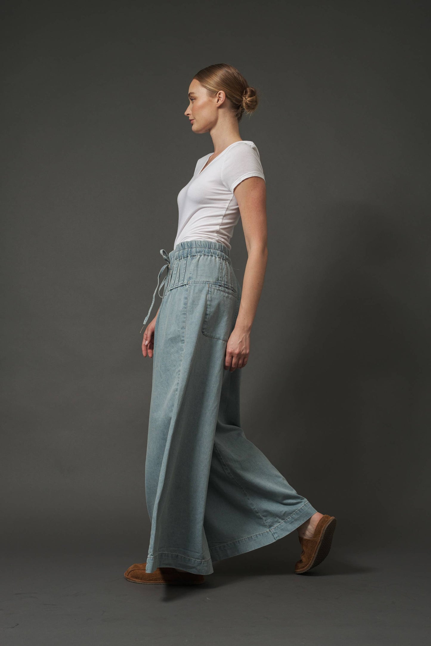 MAP2991 YOKE PINTUCK WIDE LEG DENIM PANTS