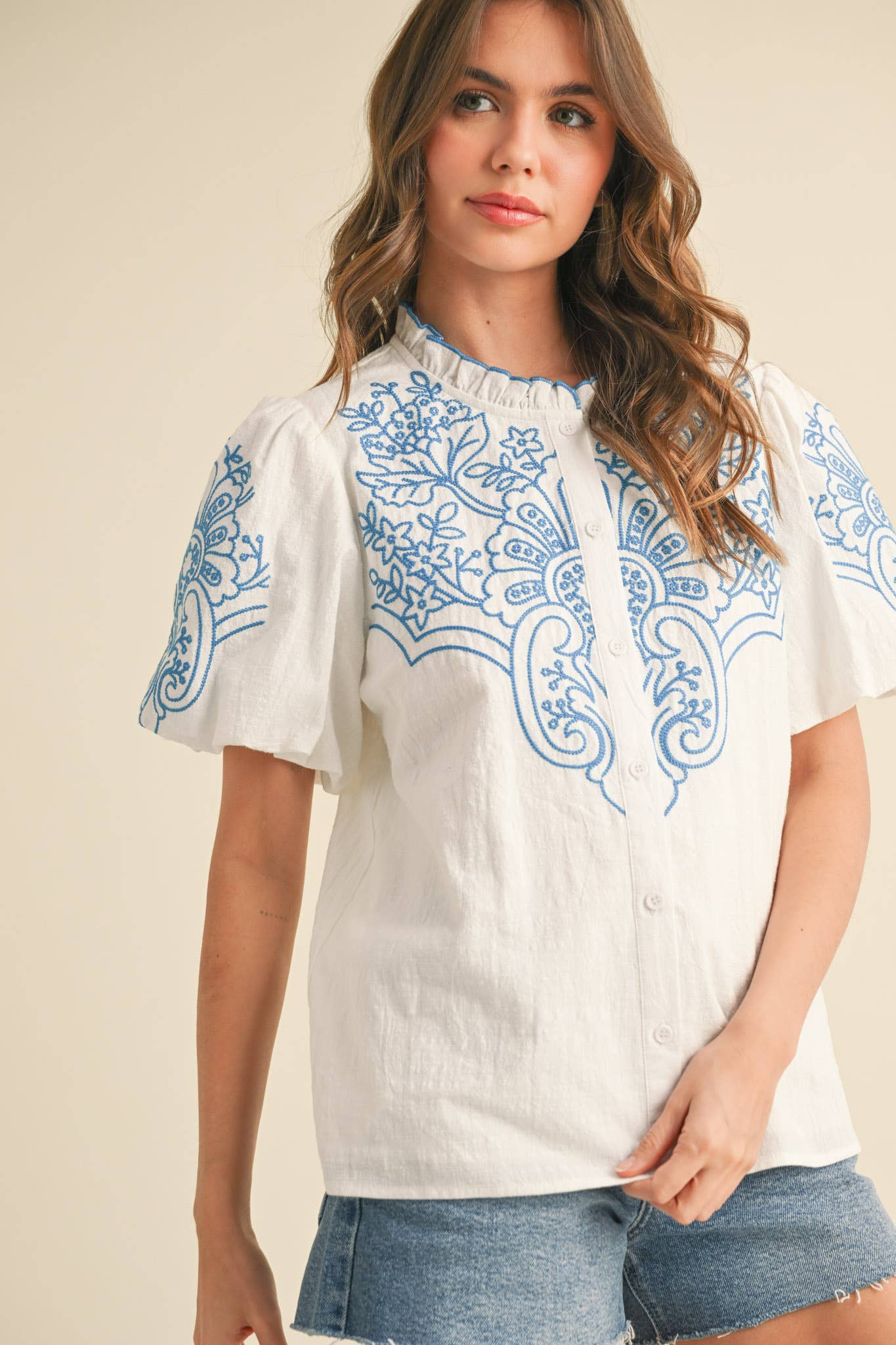EMBROIDERED BUTTON DOWN BUBBLE SLEEVE TOP MTP3976