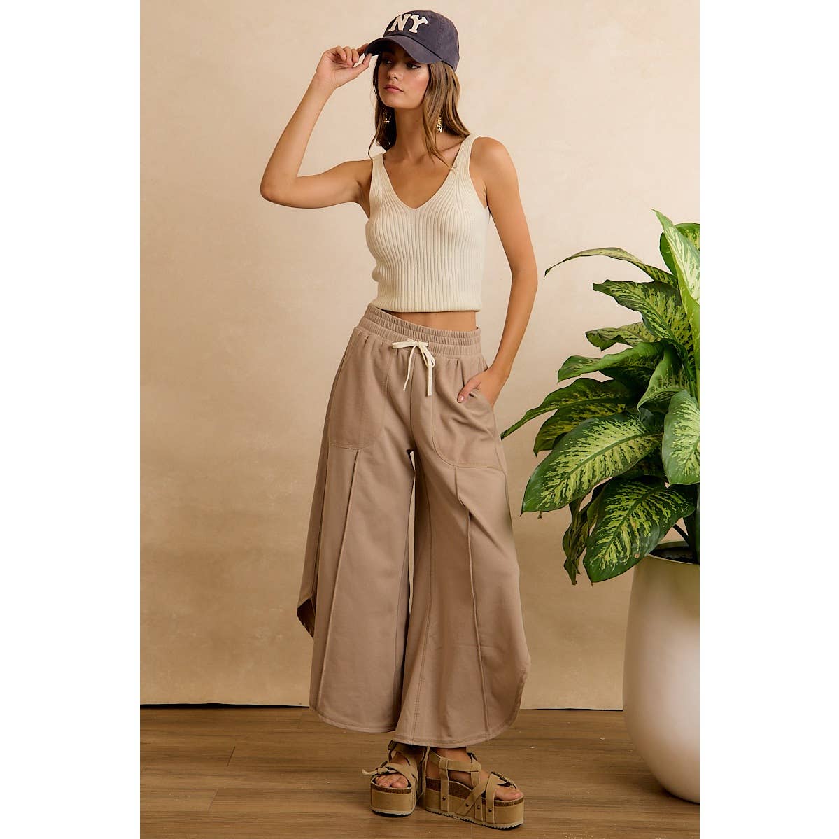FRENCH TERRY OUT SEAM DETAIL TULIP HEM PANTS