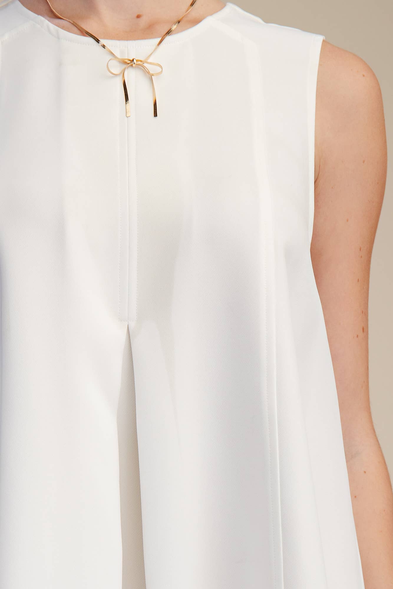 Round Neck Sleeveless Pleated Mini Dress