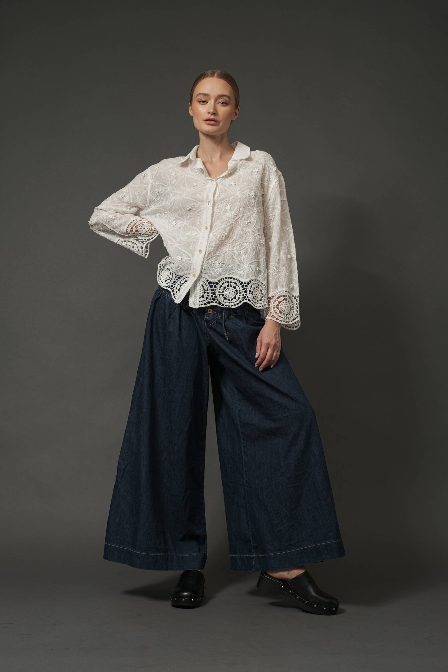 MAP2991 YOKE PINTUCK WIDE LEG DENIM PANTS