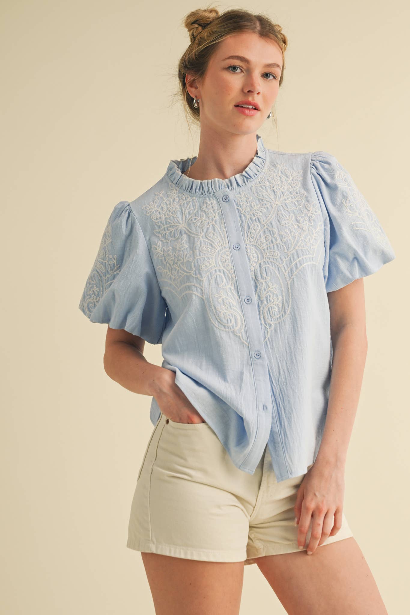 EMBROIDERED BUTTON DOWN BUBBLE SLEEVE TOP MTP3976