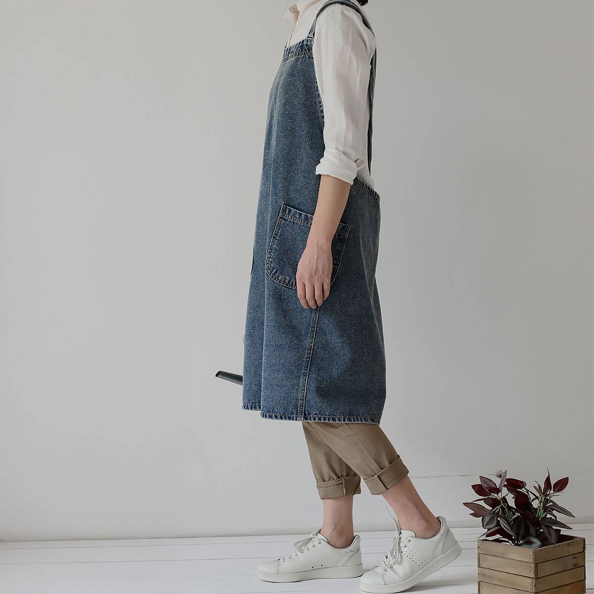 Cotton Canvas Washed Denim Apron with pockets_CWMM3296